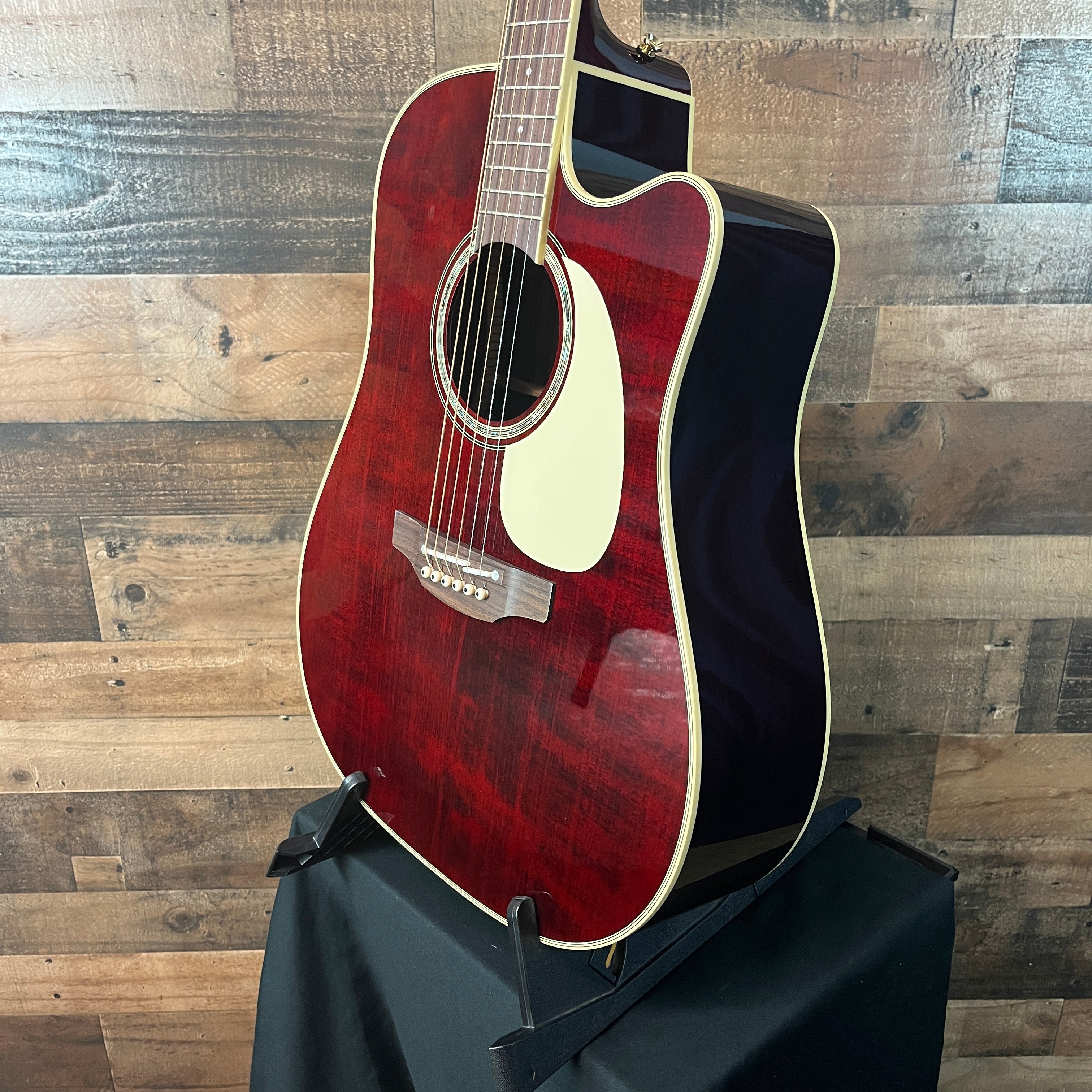 Takamine JJ325SRC John Jorgenson Acoustic/Electric Gloss Red, Hybrid Case, 419