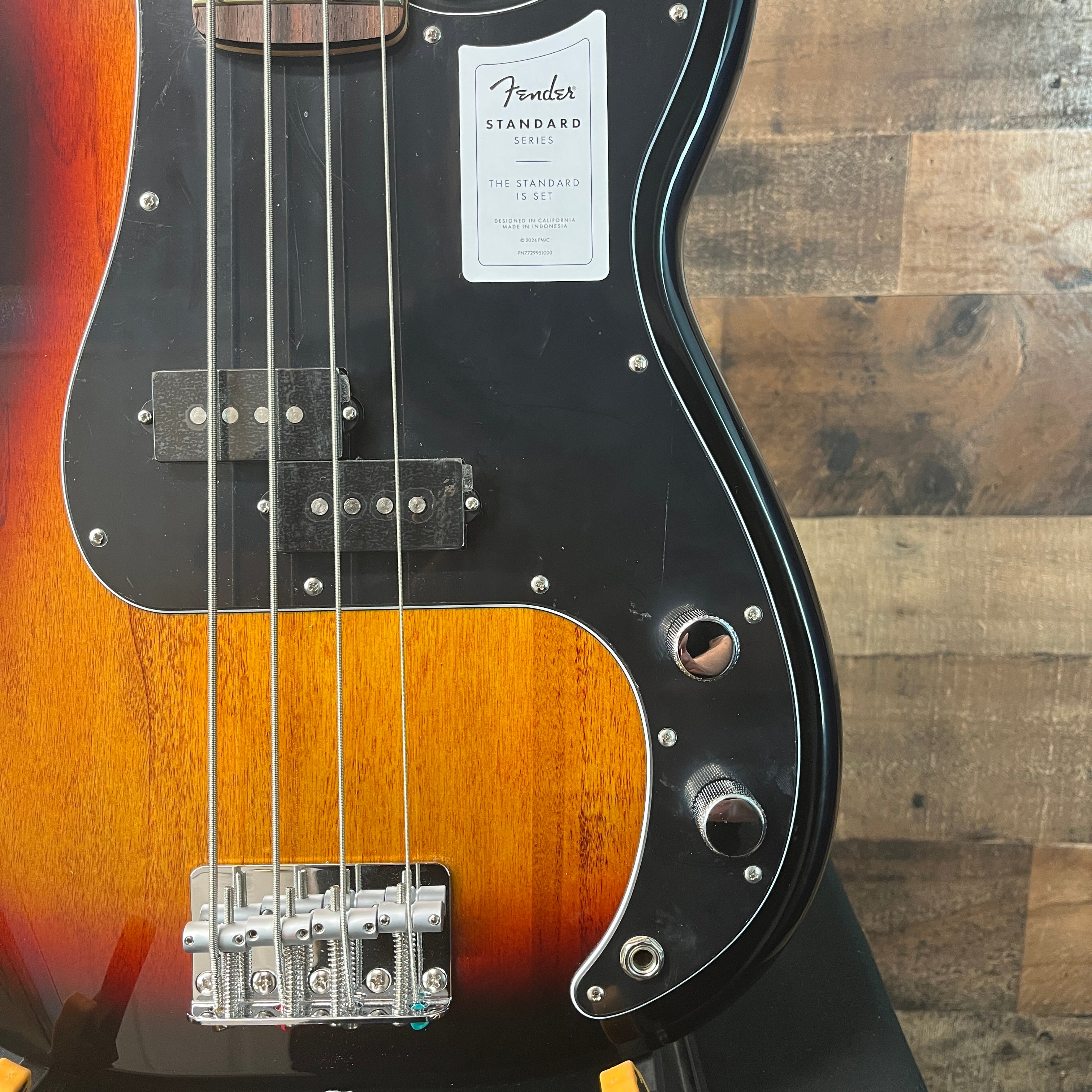 Fender Standard Precision Bass, 3-color Sunburst, 887