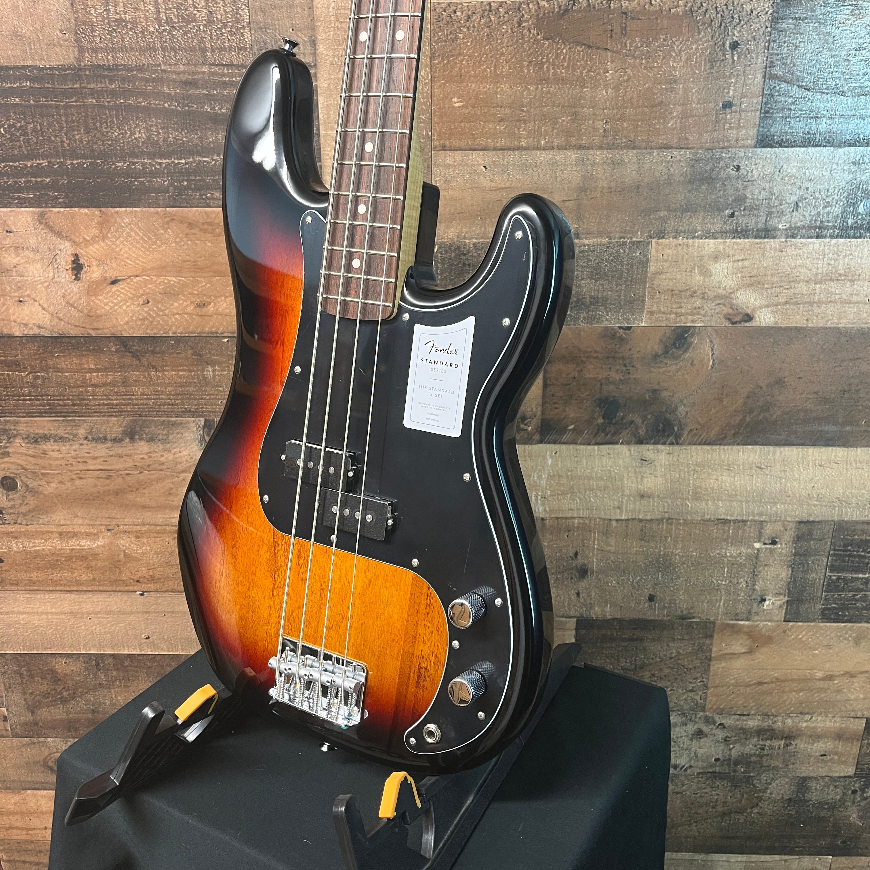 Fender Standard Precision Bass, 3-color Sunburst, 887