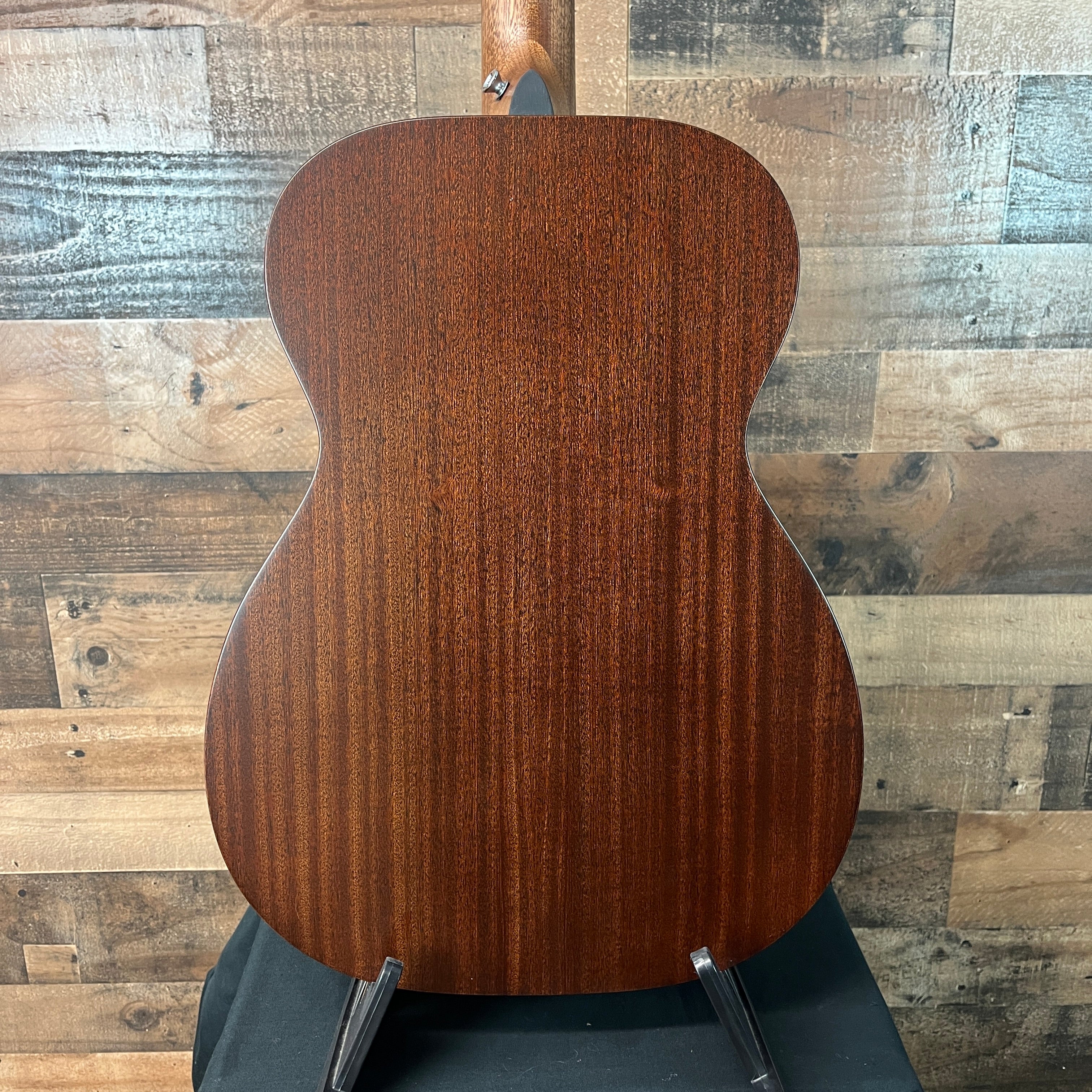 00-10E Road Series Special Acoustic-electric Guitar, Natural, Gig Bag, 197