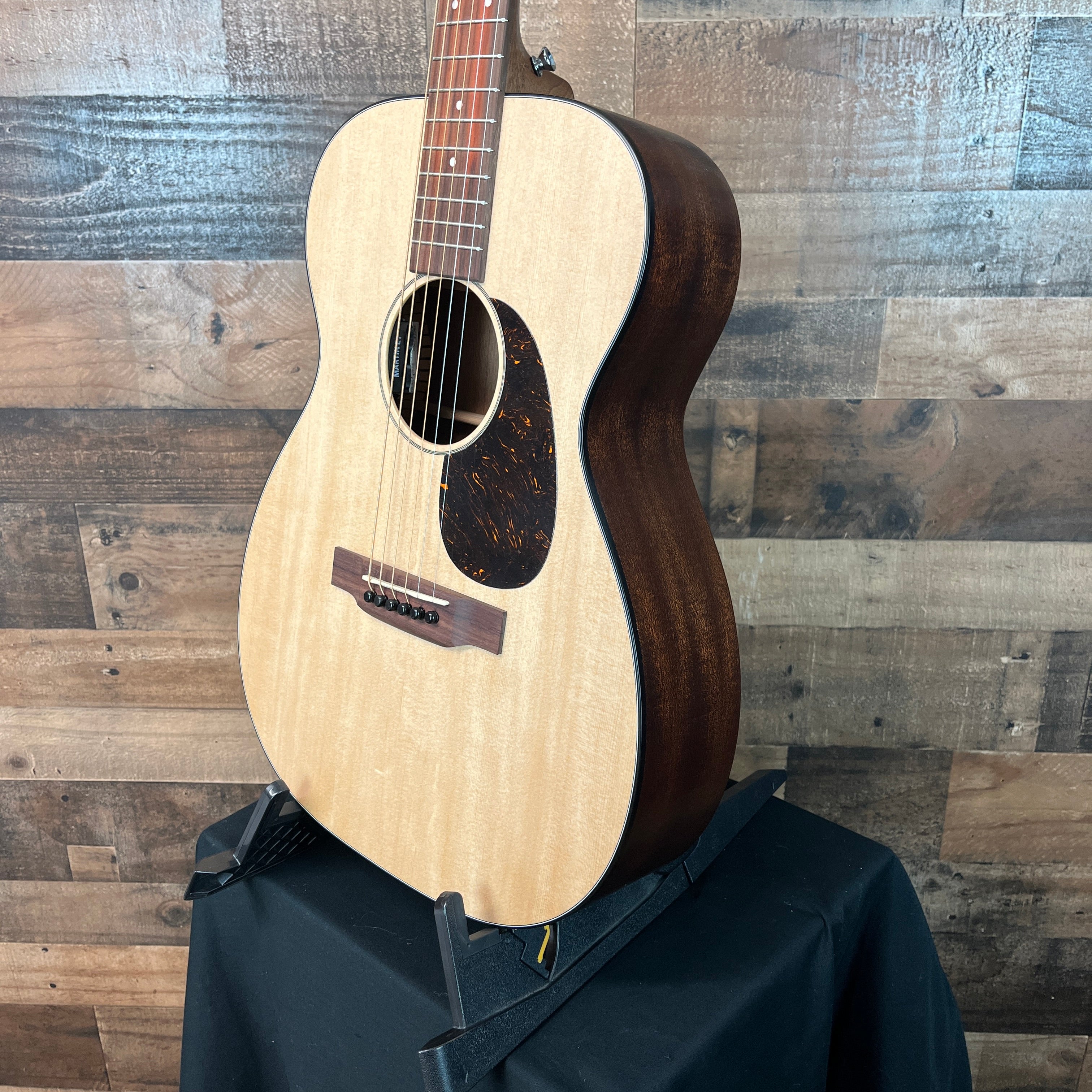 00-10E Road Series Special Acoustic-electric Guitar, Natural, Gig Bag, 197