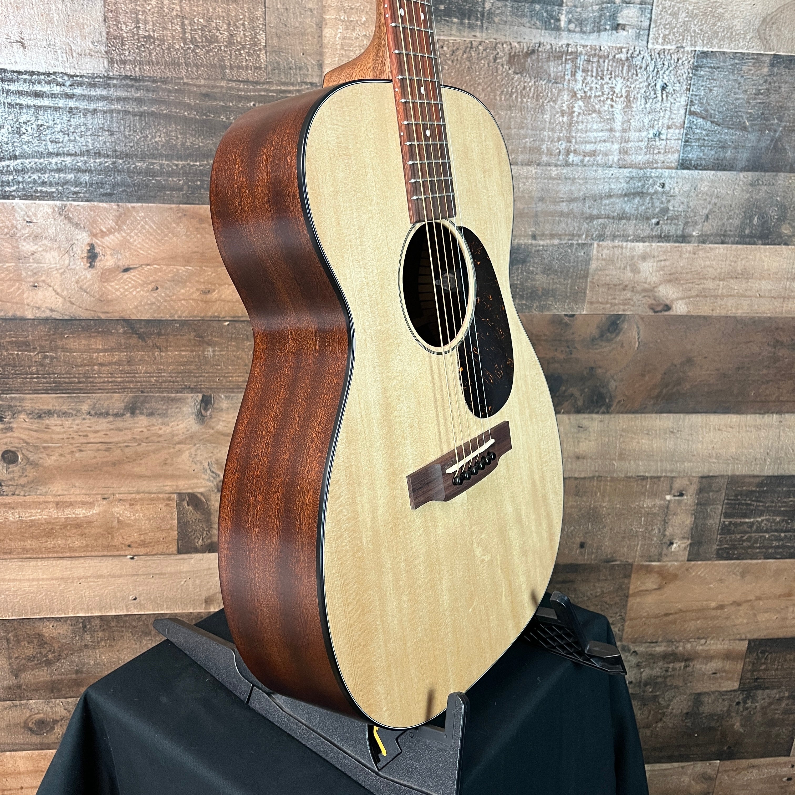 00-10E Road Series Special Acoustic-electric Guitar, Natural, Gig Bag, 197