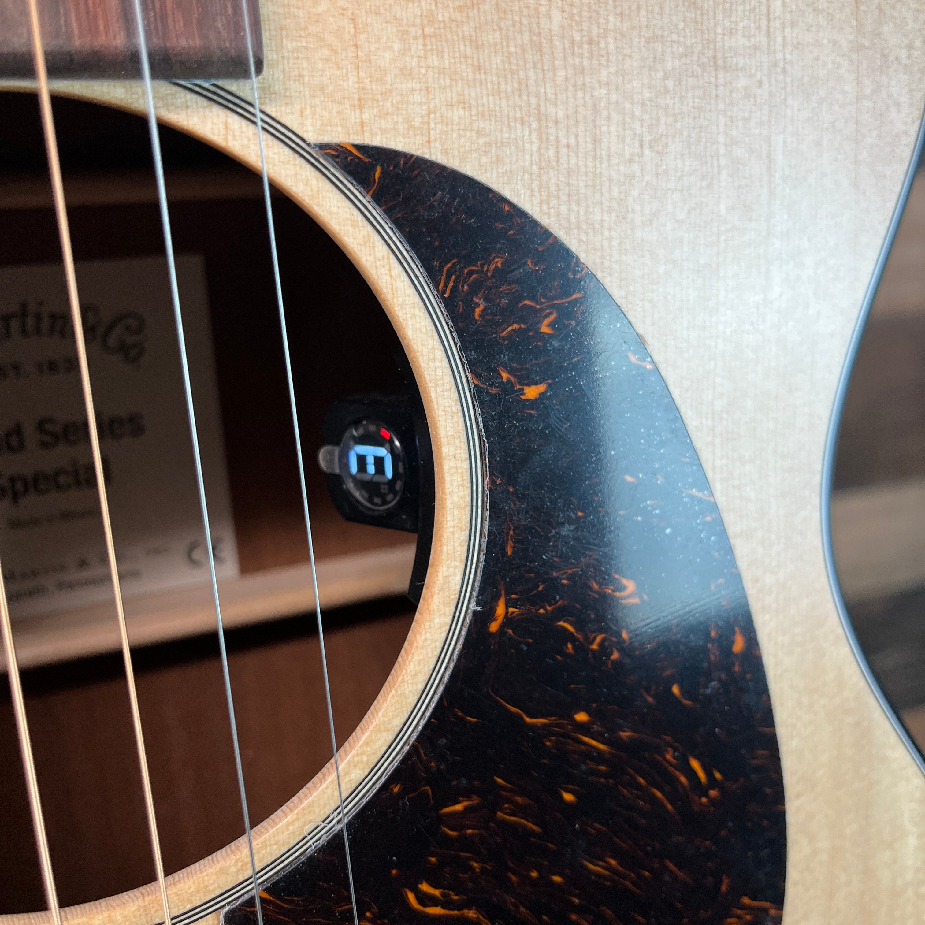 00-10E Road Series Special Acoustic-electric Guitar, Natural, Gig Bag, 197