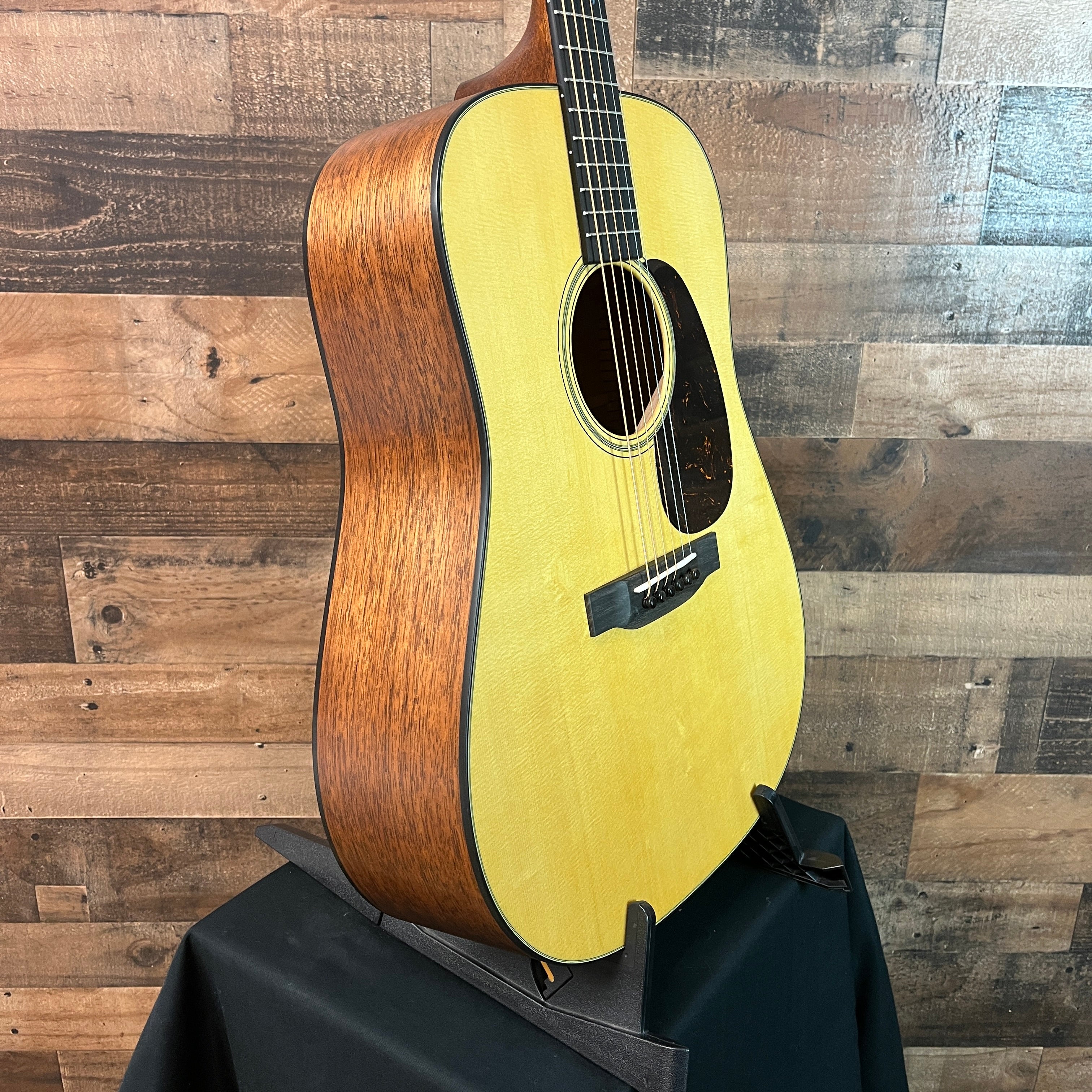 D-18 Satin, 2025 Model, Natural, Hardcase, 738