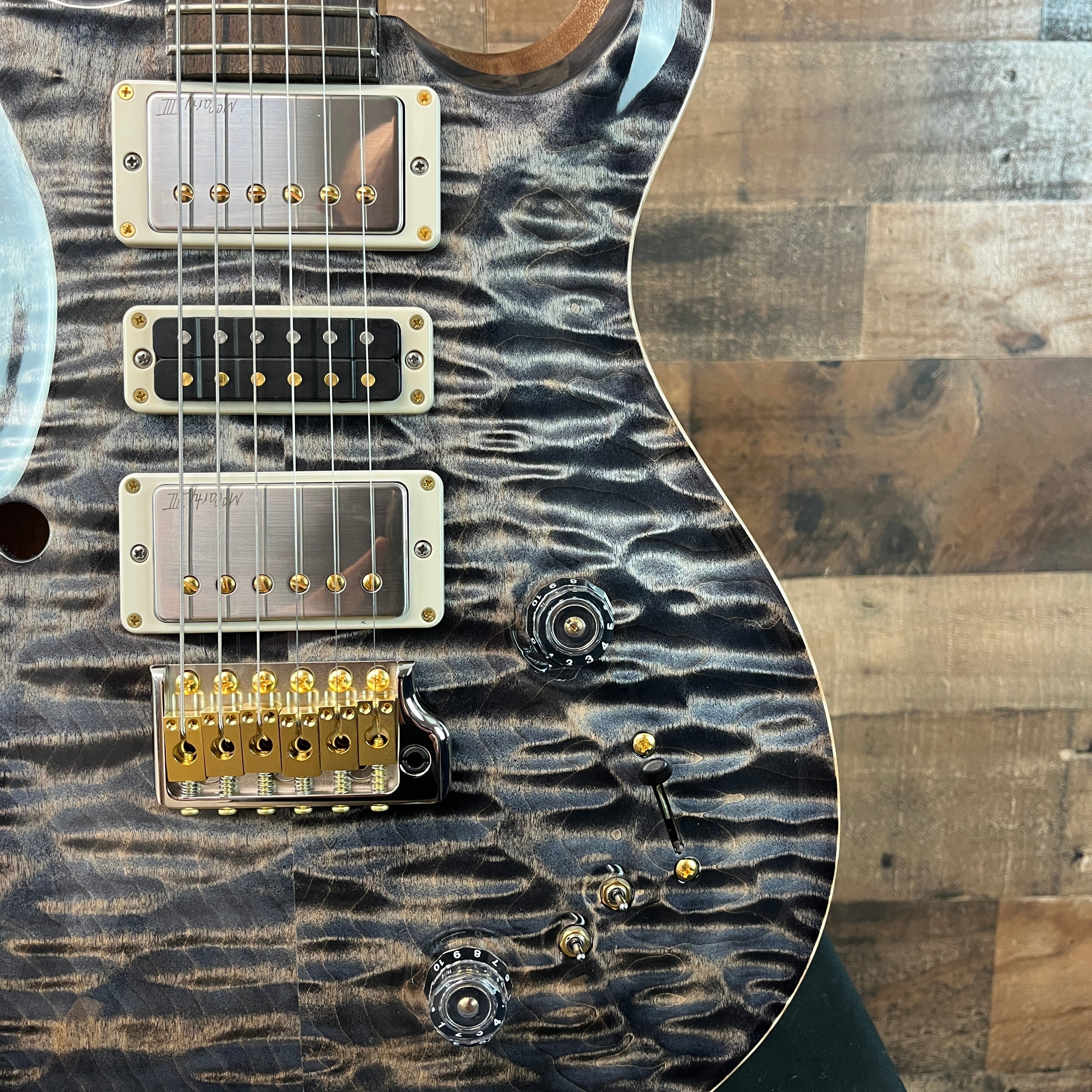 2025 Wood Library, Special 22 Semi Hollow, 10-Top, Custom Charcoal Quilt, Paisley Case, 552
