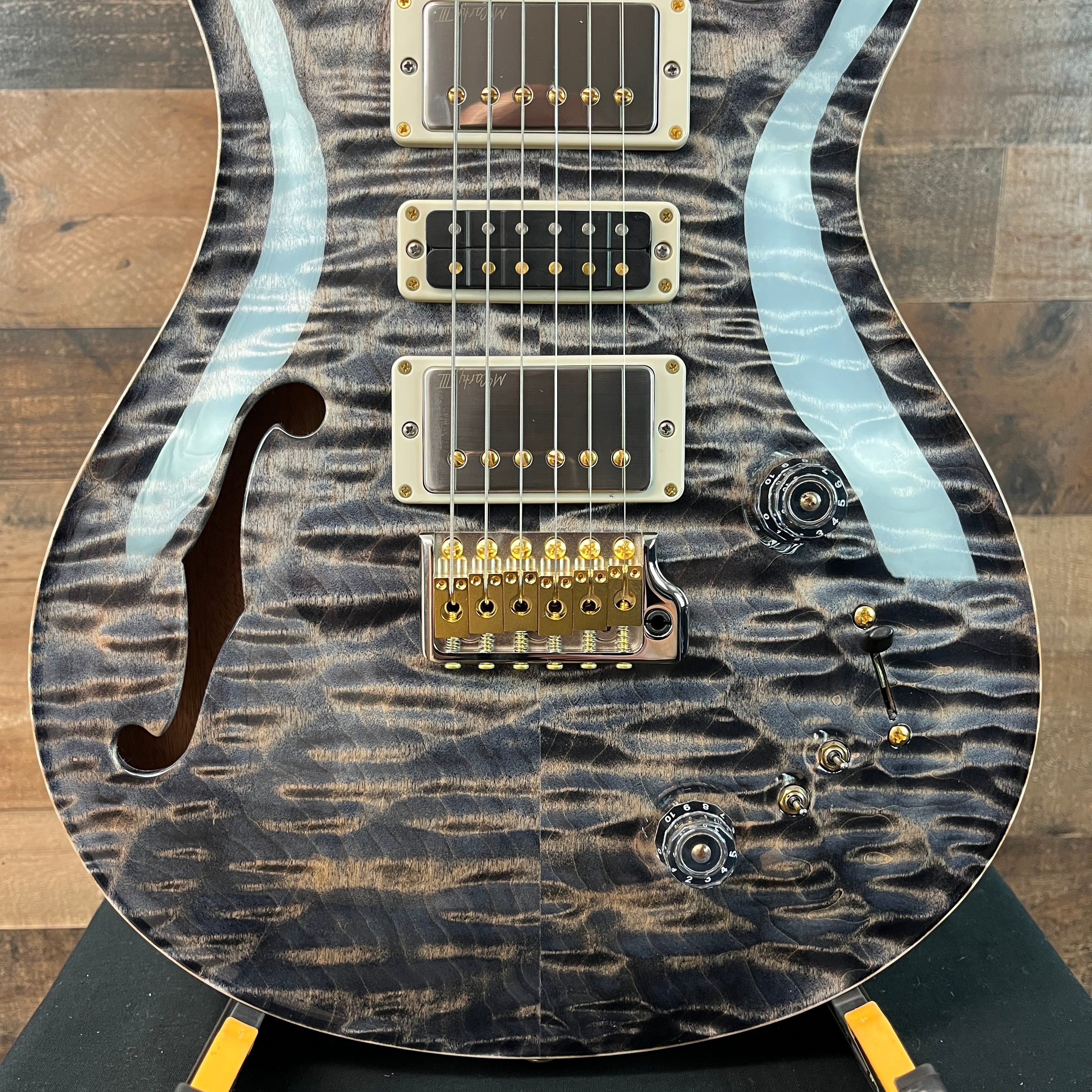 2025 Wood Library, Special 22 Semi Hollow, 10-Top, Custom Charcoal Quilt, Paisley Case, 552