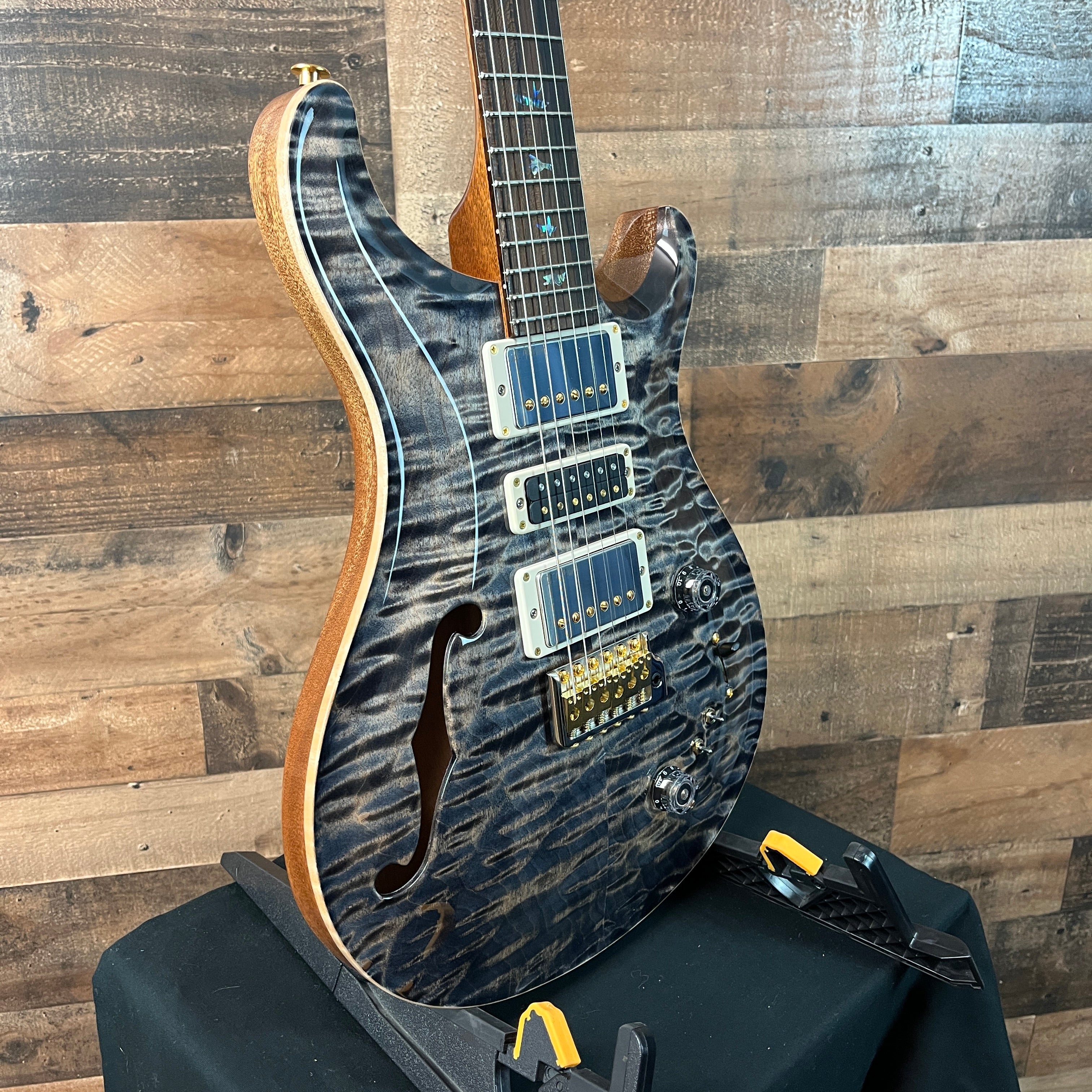 2025 Wood Library, Special 22 Semi Hollow, 10-Top, Custom Charcoal Quilt, Paisley Case, 552