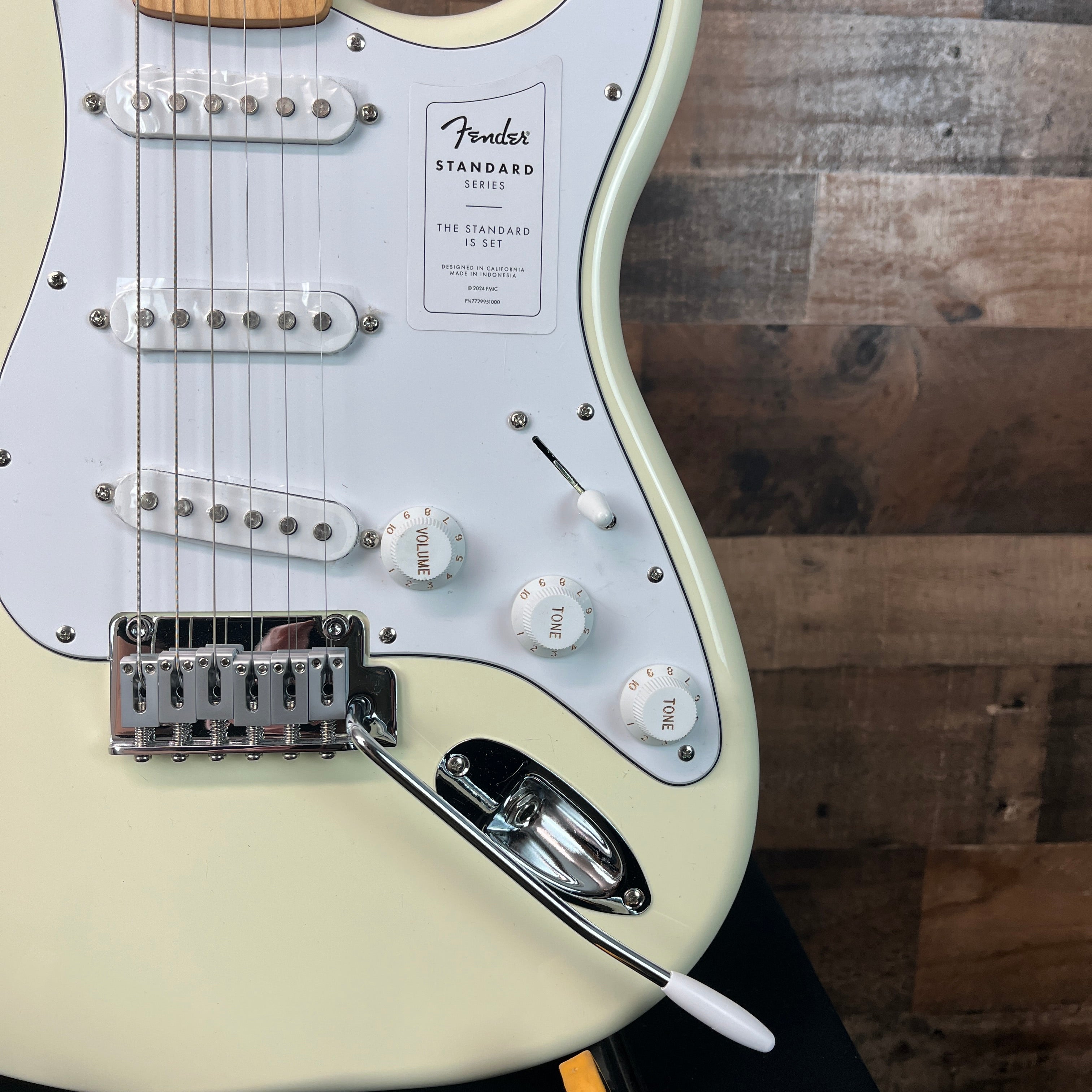 Fender Standard Stratocaster, Olympic White, 646