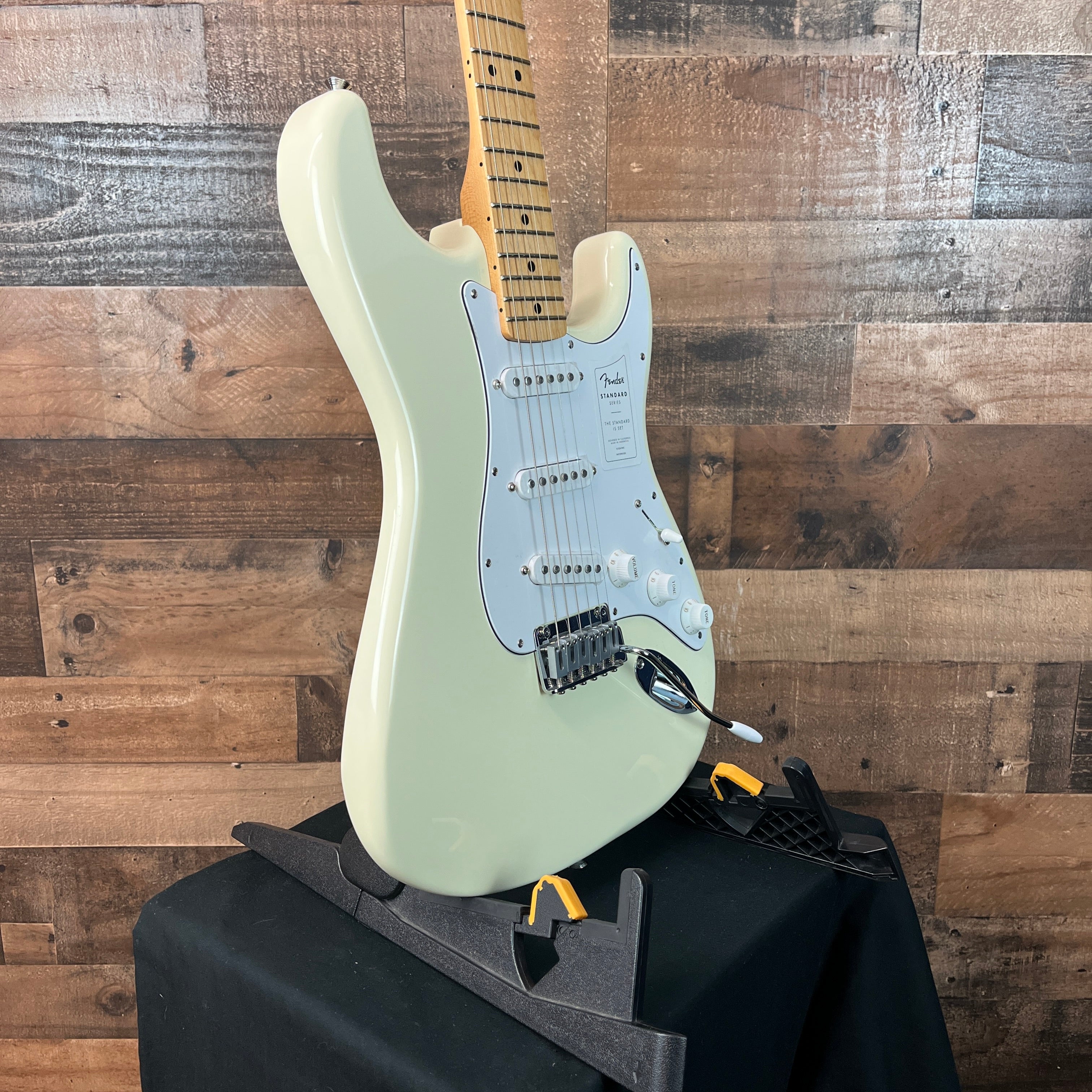 Fender Standard Stratocaster, Olympic White, 646