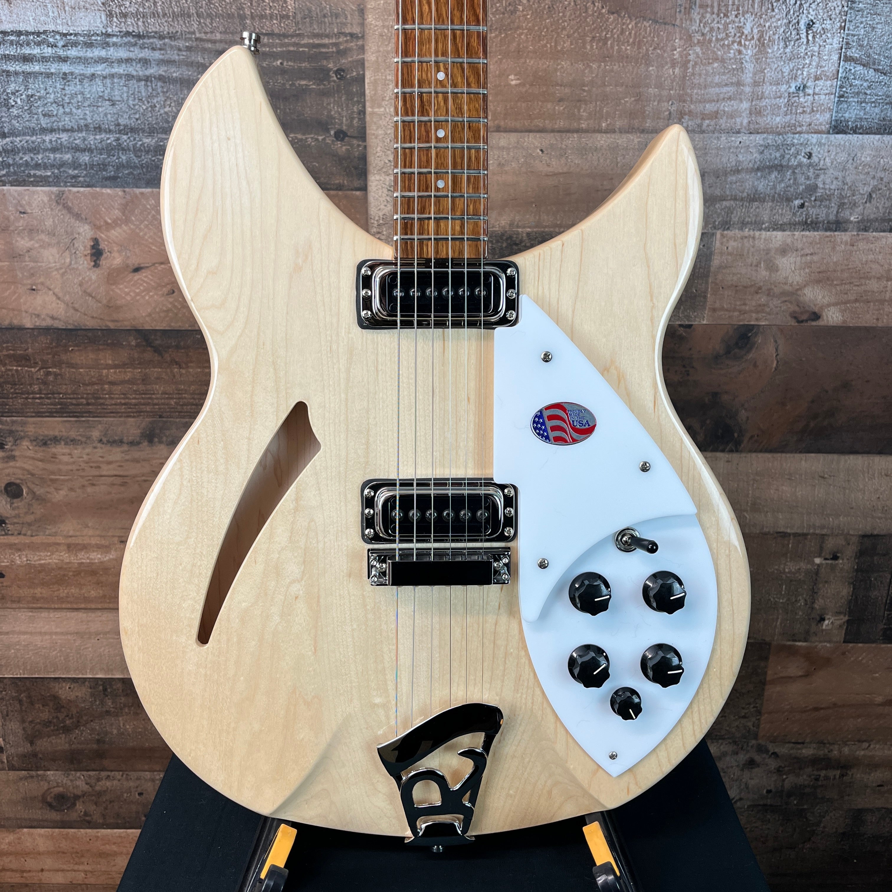 330 Semi-Hollow Electric Guitar, Mapleglo, Hard Case, 796