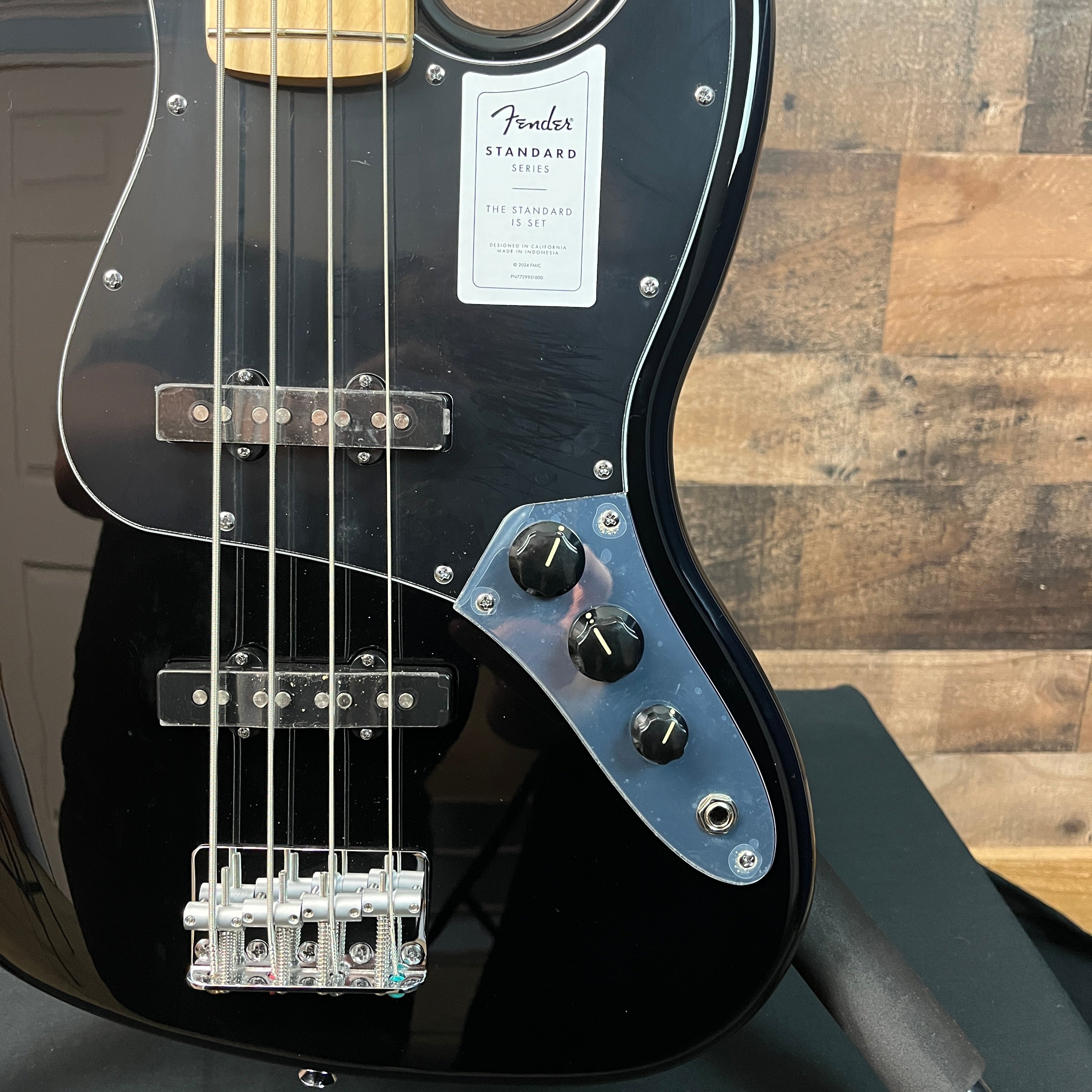 Fender Standard Jazz Bass, Black, Maple Fingerboard, 761