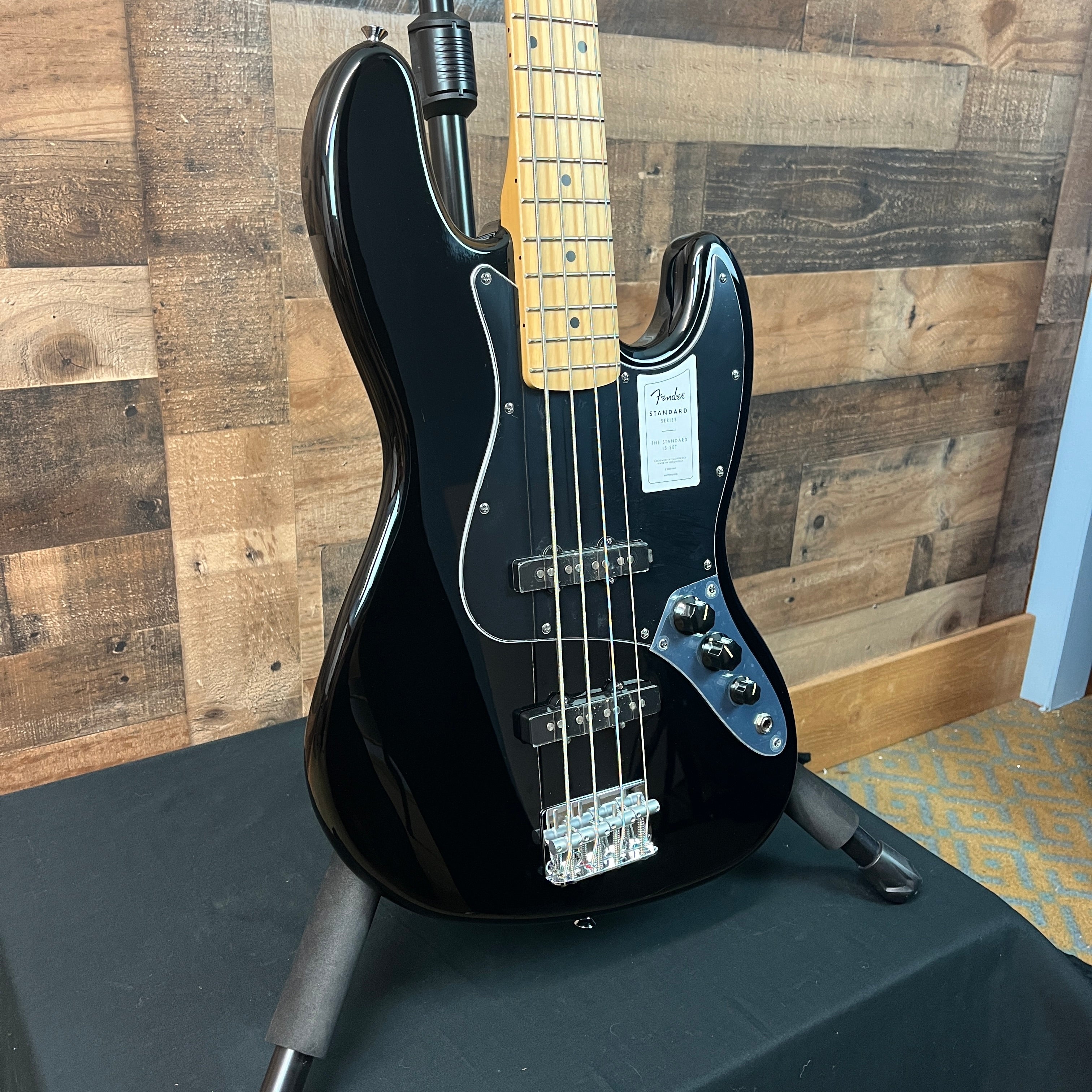 Fender Standard Jazz Bass, Black, Maple Fingerboard, 761