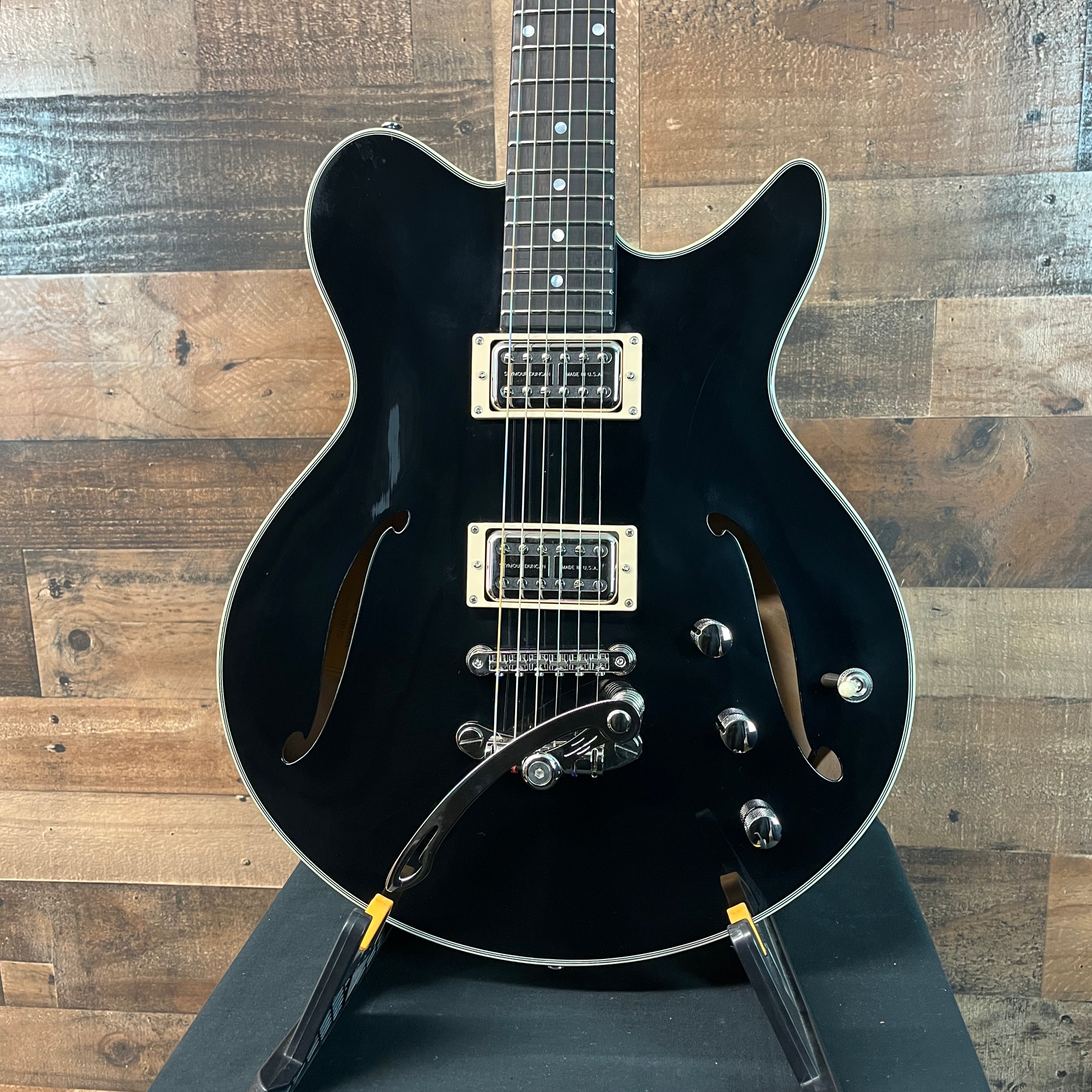 Eastman Guitars Romeo NYC Semi-hollowbody Electric Guitar - Black, 392