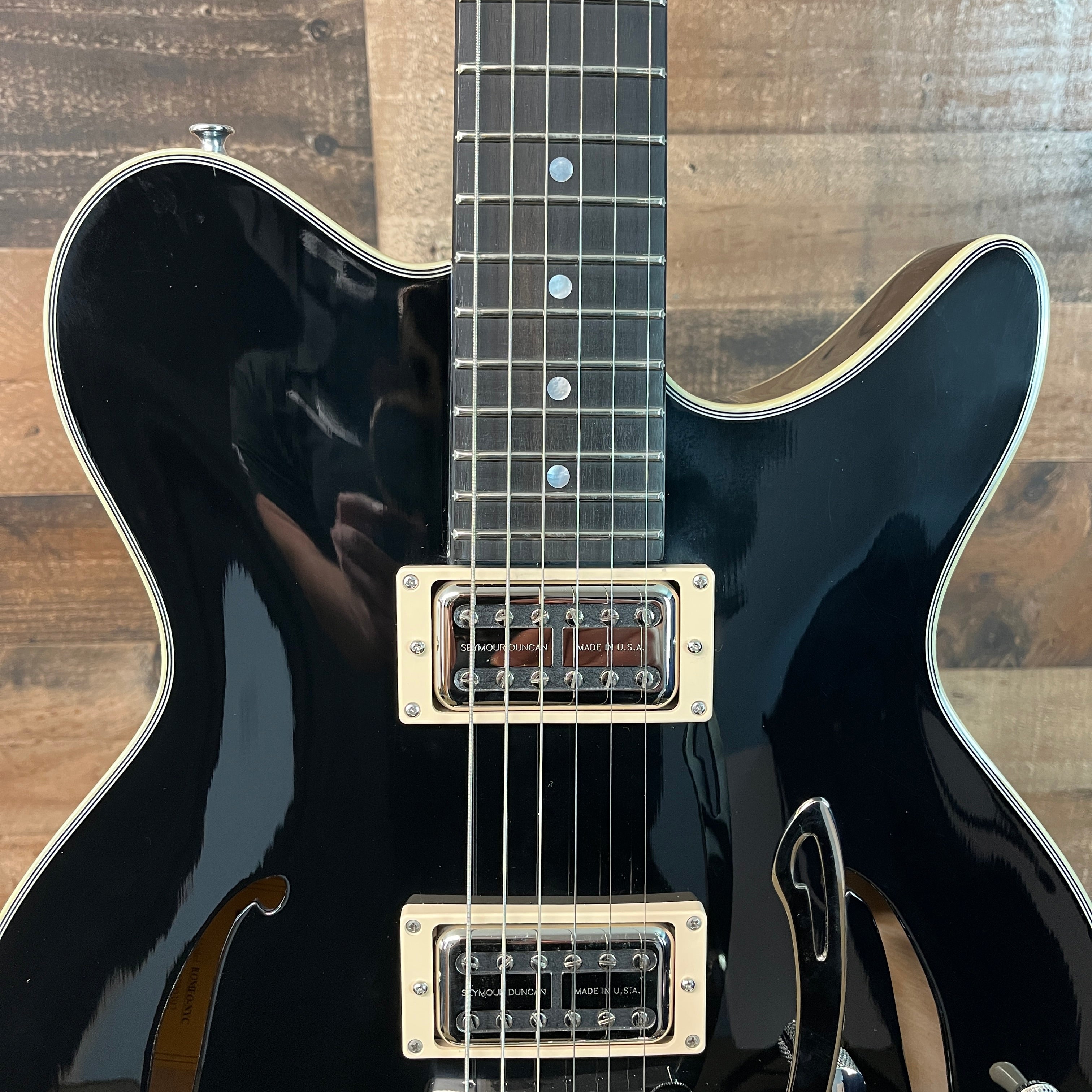 Eastman Guitars Romeo NYC Semi-hollowbody Electric Guitar - Black, 392