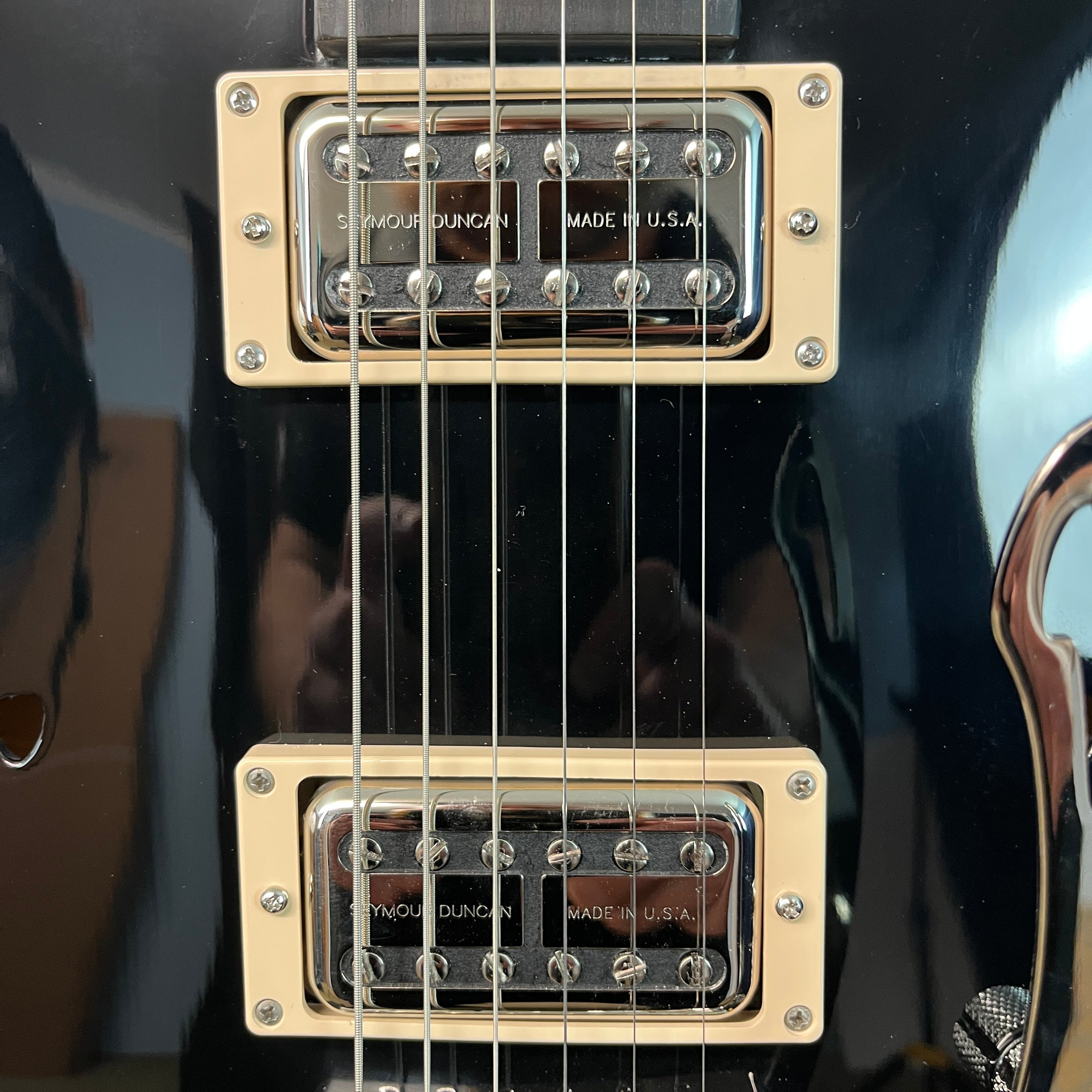 Eastman Guitars Romeo NYC Semi-hollowbody Electric Guitar - Black, 392