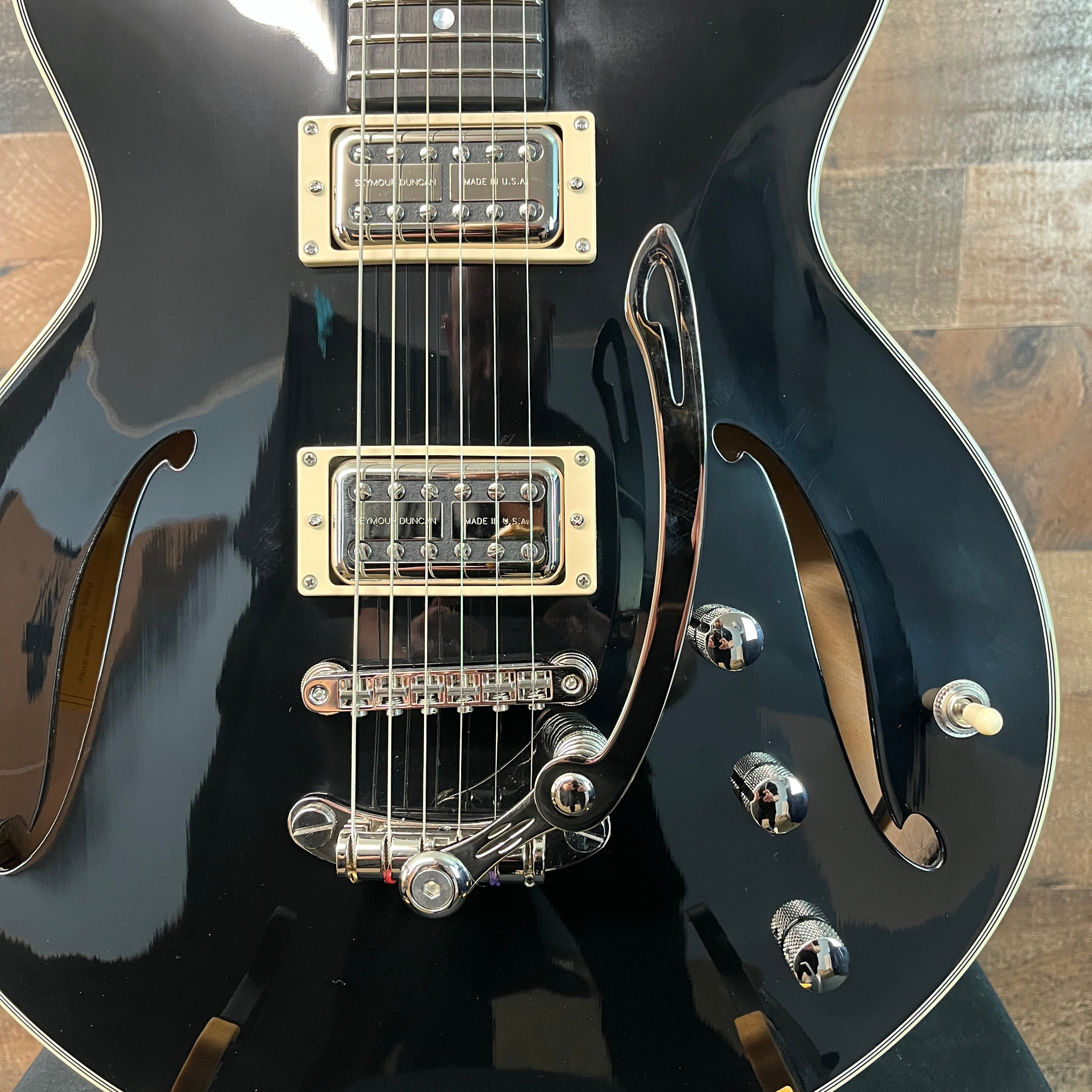 Eastman Guitars Romeo NYC Semi-hollowbody Electric Guitar - Black, 392