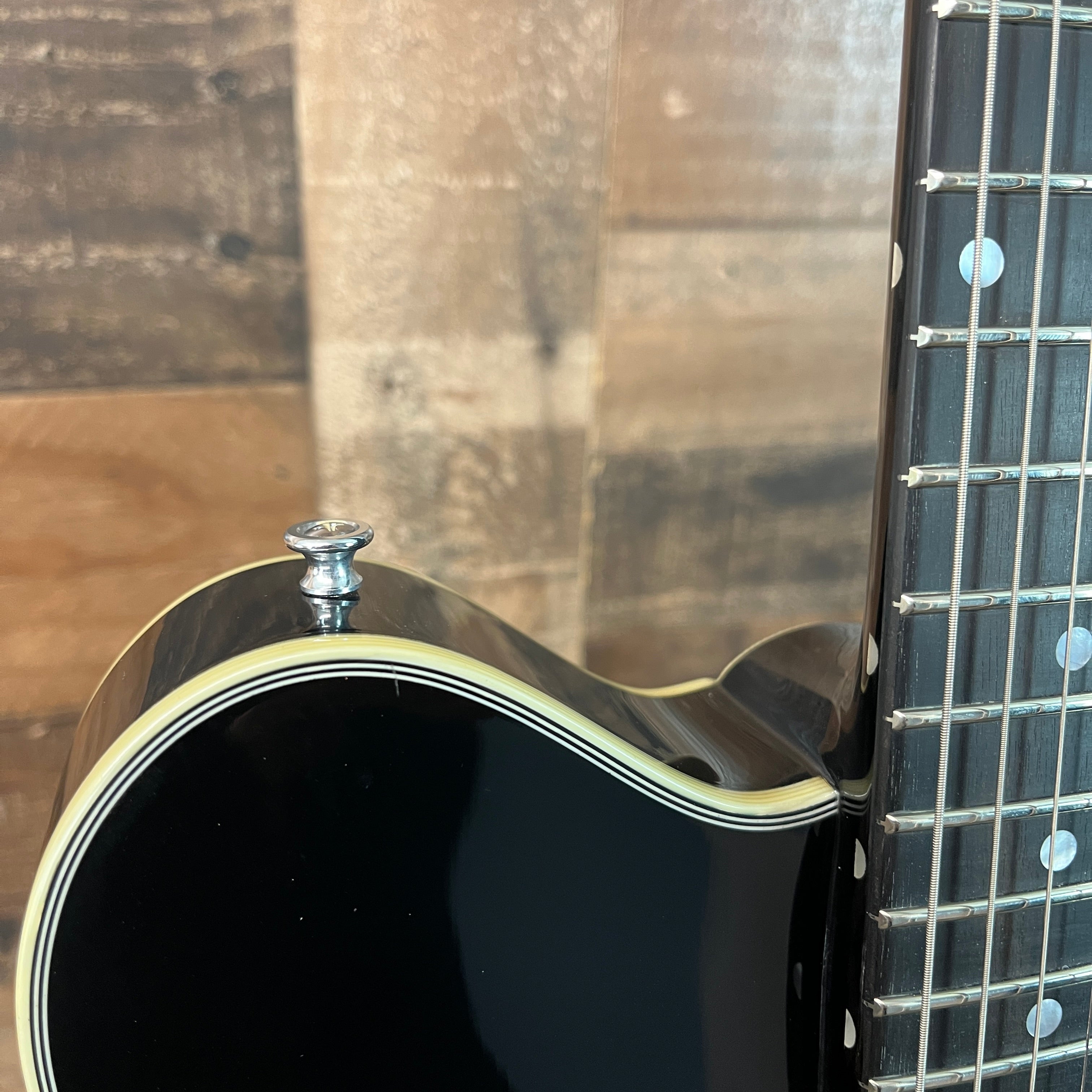 Eastman Guitars Romeo NYC Semi-hollowbody Electric Guitar - Black, 392