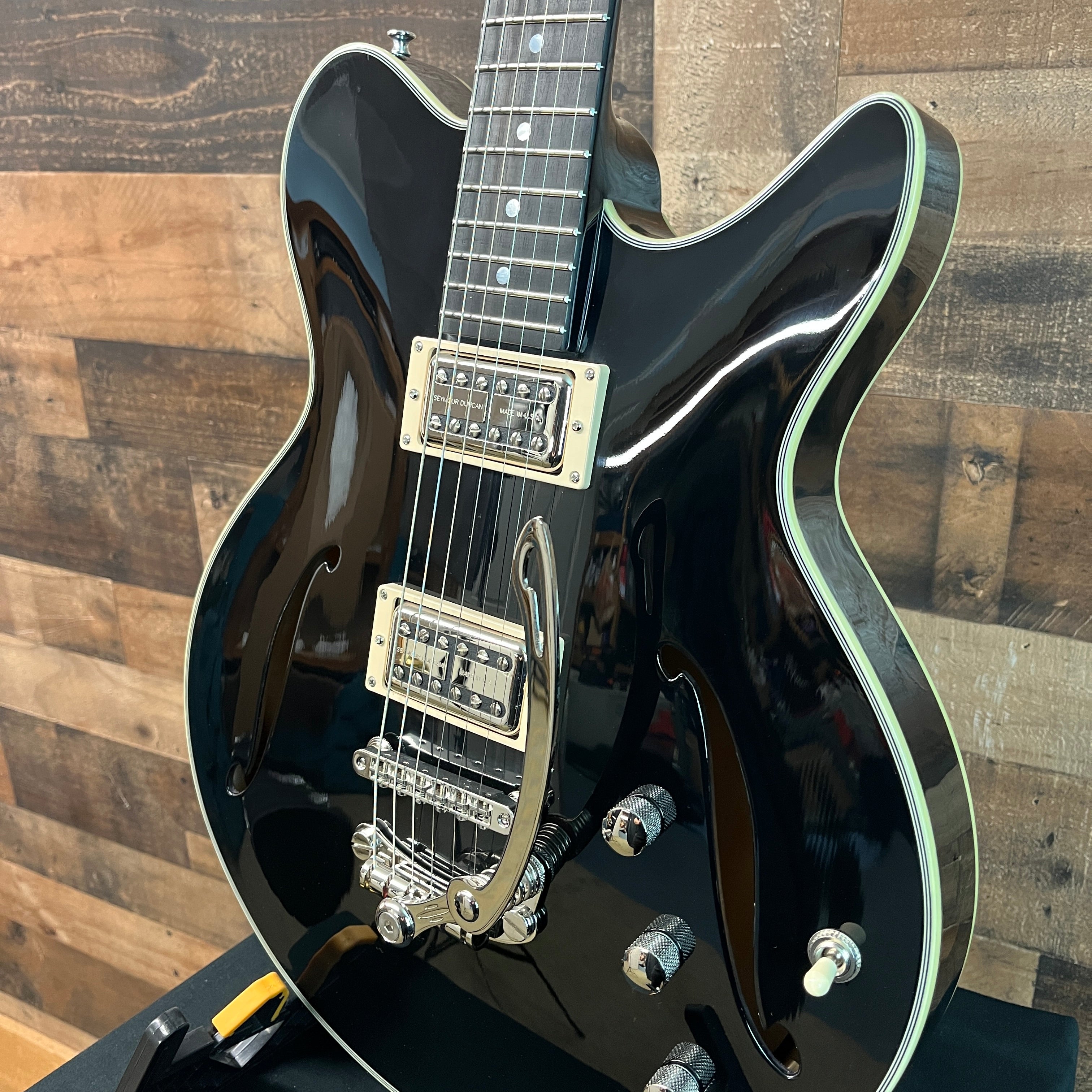 Eastman Guitars Romeo NYC Semi-hollowbody Electric Guitar - Black, 392