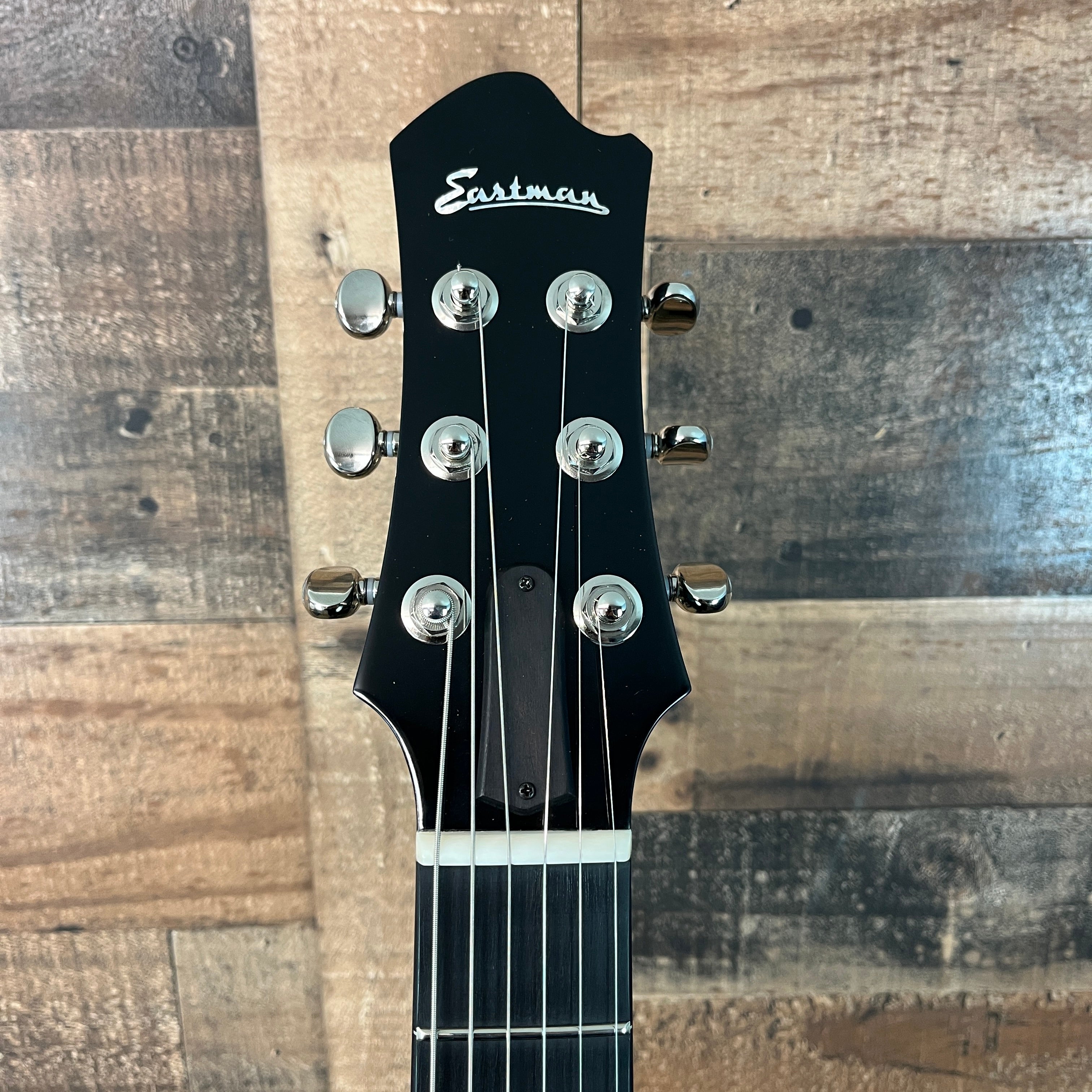 Eastman Guitars Romeo NYC Semi-hollowbody Electric Guitar - Black, 392