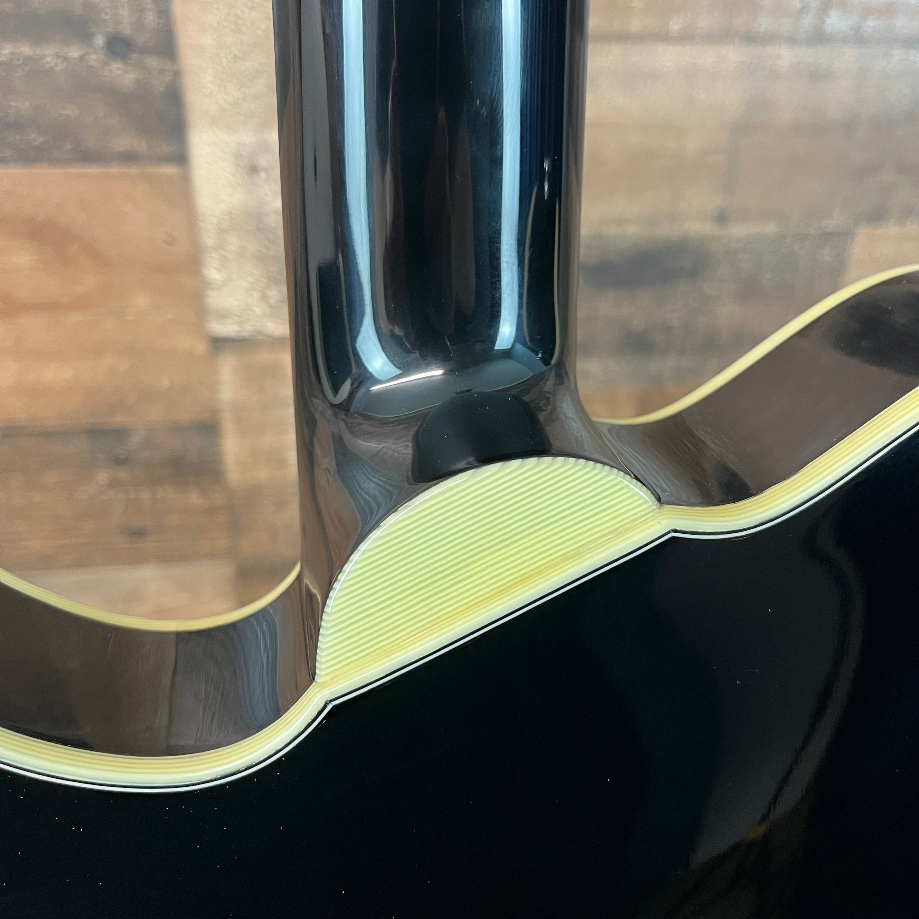 Eastman Guitars Romeo NYC Semi-hollowbody Electric Guitar - Black, 392