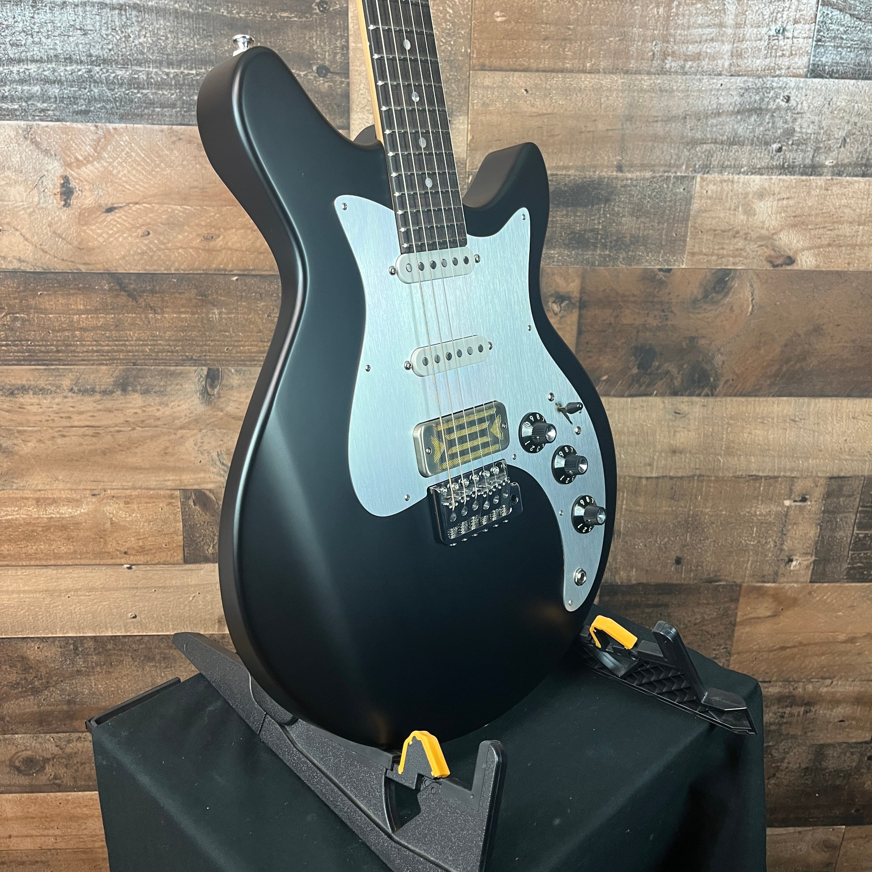 Eastman Guitars Fullertone DC'62 Electric Guitar - Moss Black, 781
