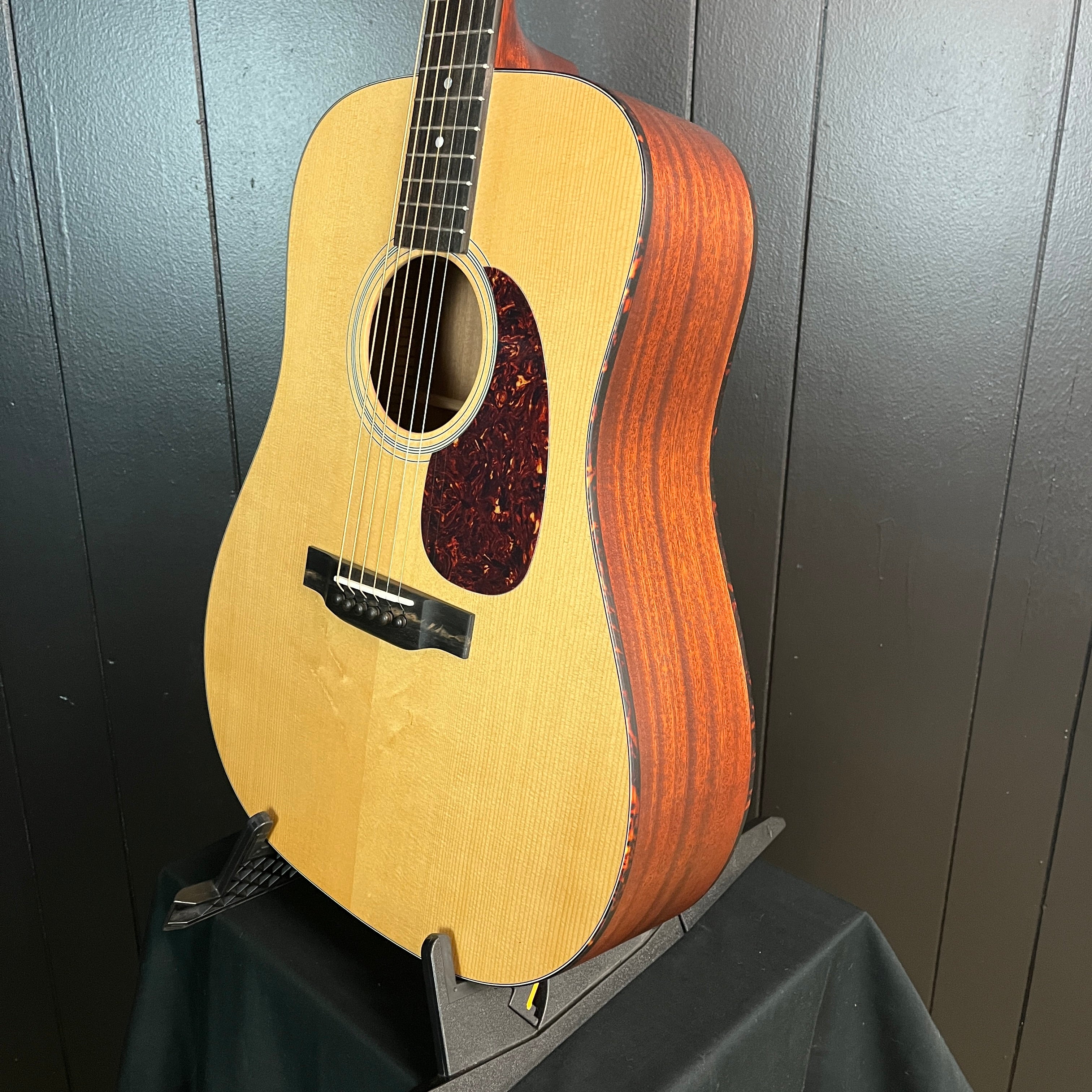 Eastman Guitars E1D Dreadnought Acoustic Guitar, Natural, Gig Bag, 643