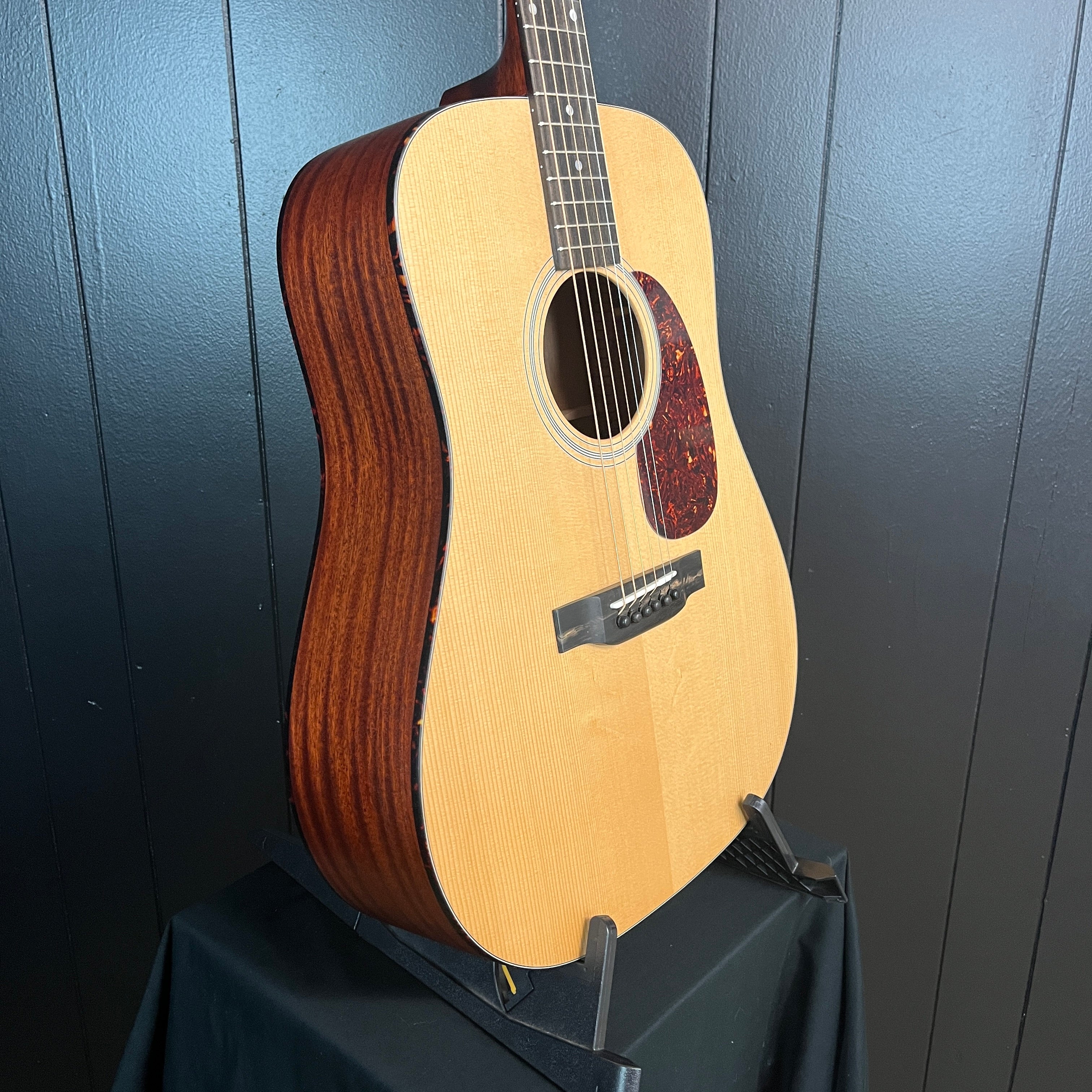 Eastman Guitars E1D Dreadnought Acoustic Guitar, Natural, Gig Bag, 643