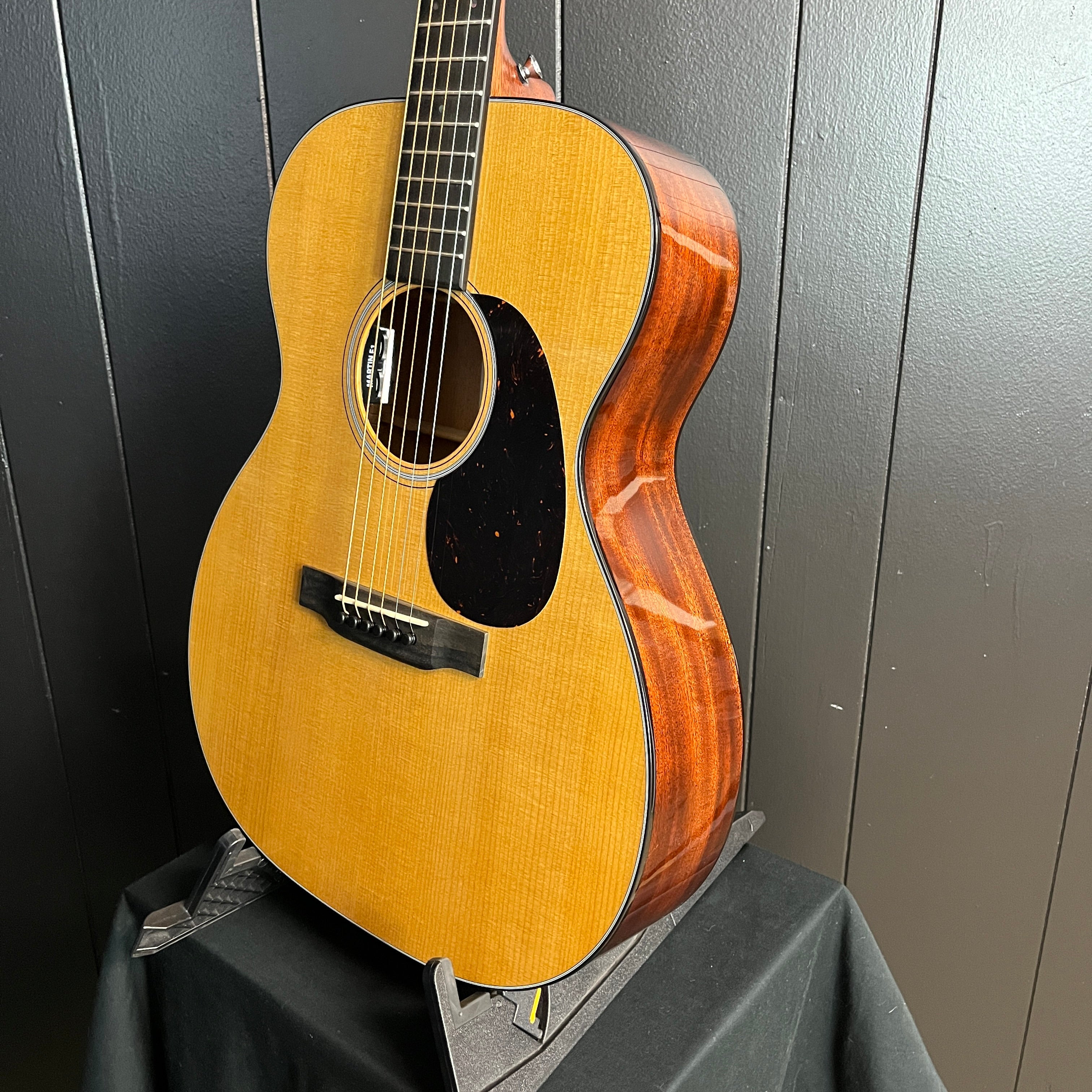 Martin 000E Retro Plus Mahogany, Natural Aging Toner, Soft Case, 337