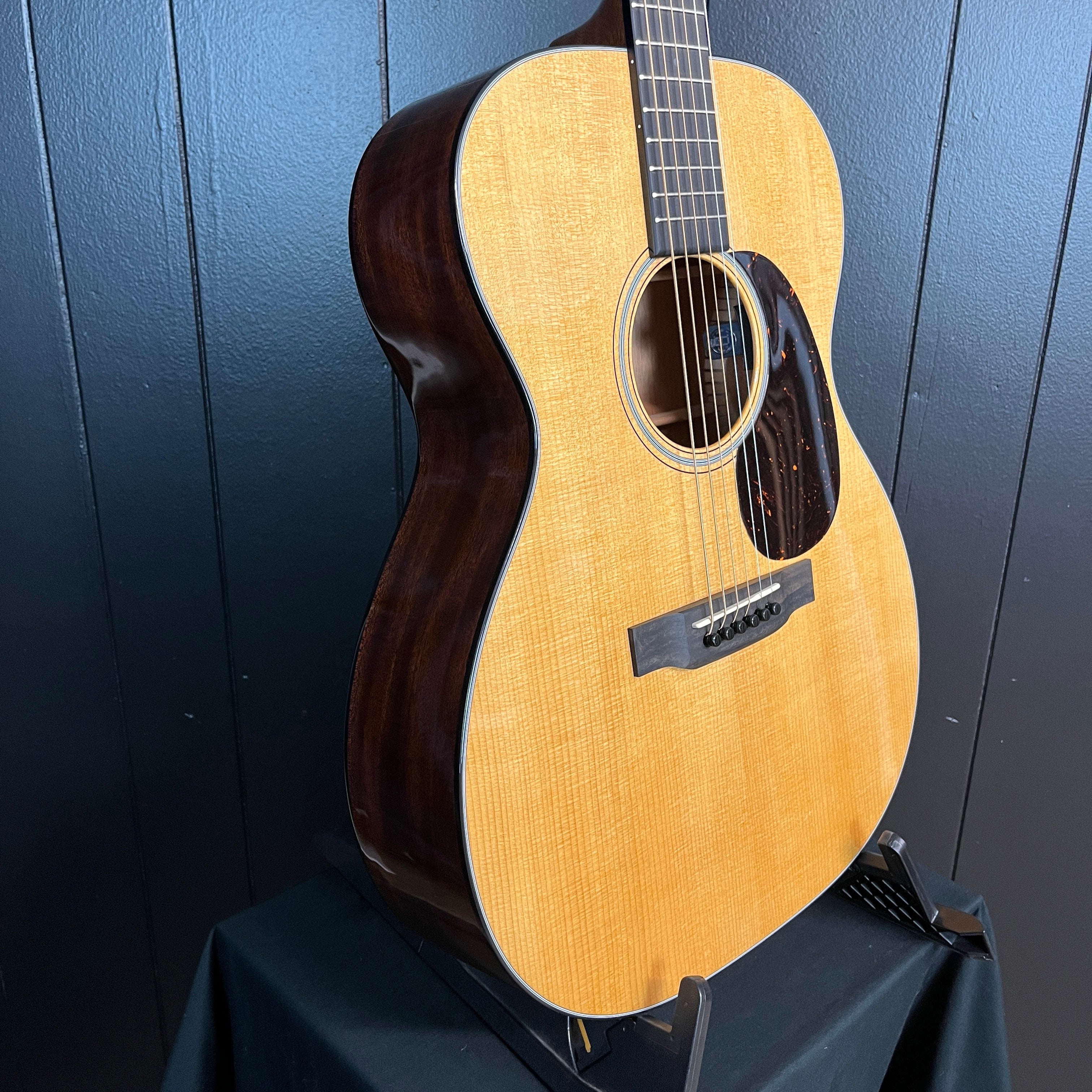 Martin 000E Retro Plus Mahogany, Natural Aging Toner, Soft Case, 337