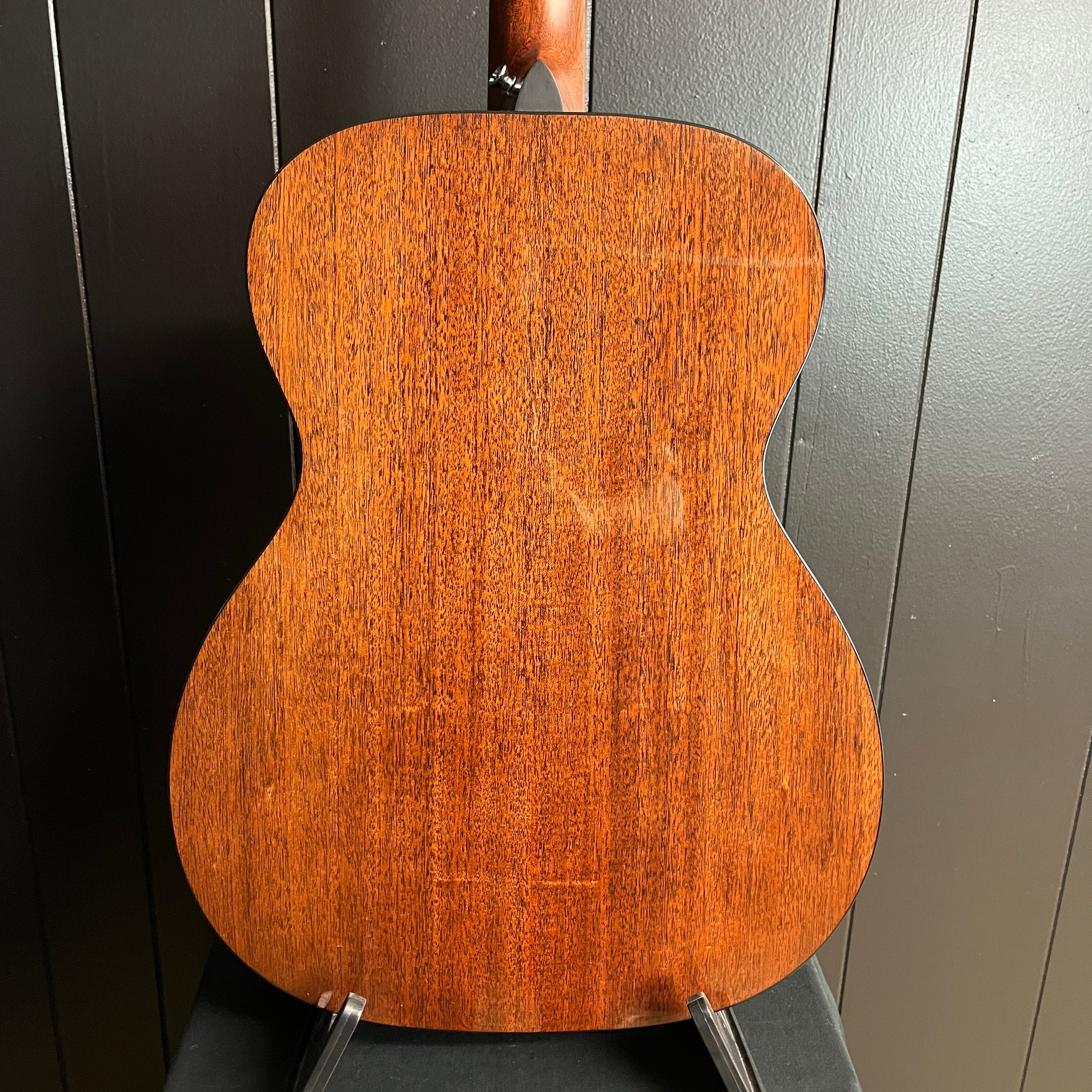 Martin 000E Retro Plus Mahogany, Natural Aging Toner, Soft Case, 337