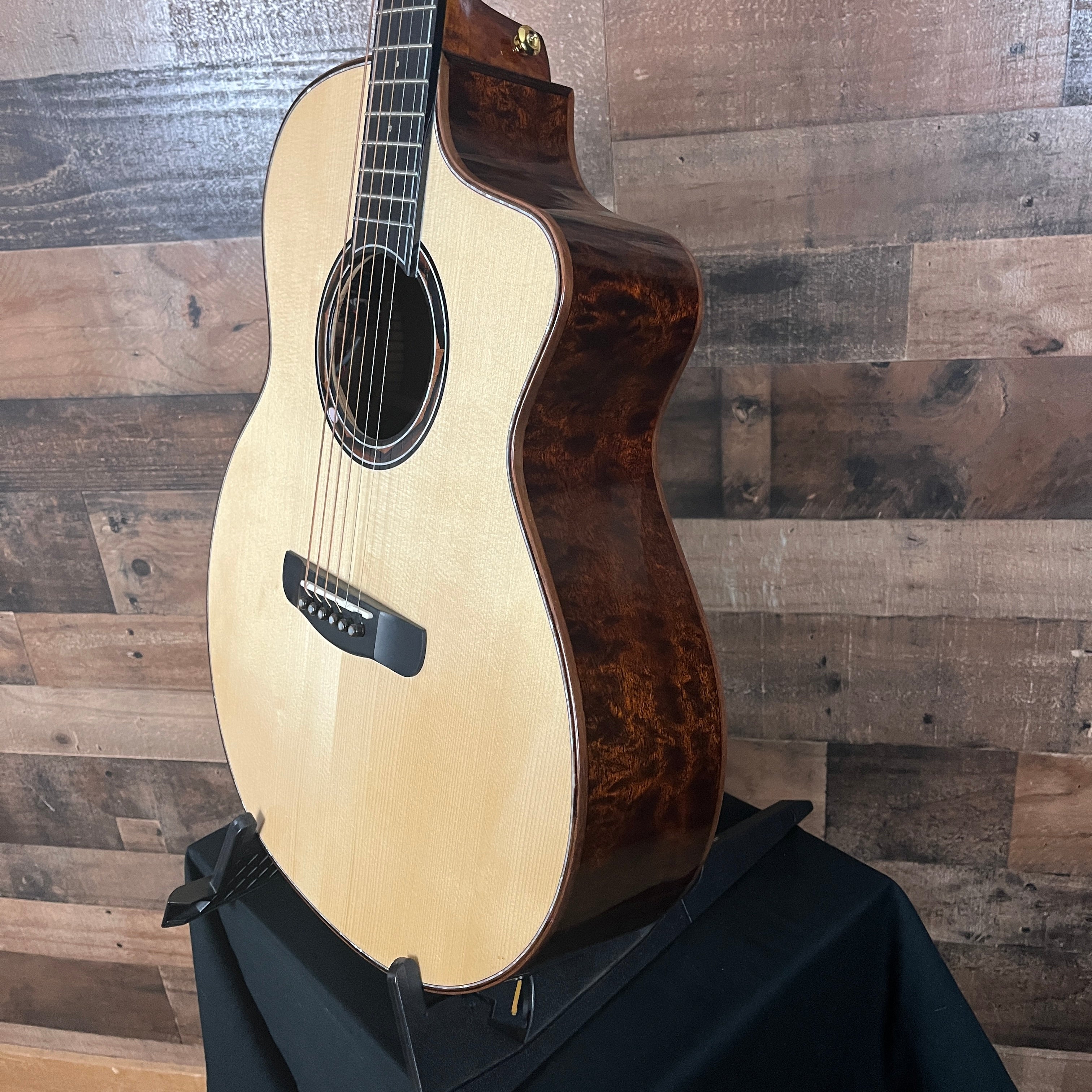 Mérida COBRA-EQ, Acoustic-Electric, Natural, Gig Bag, 950