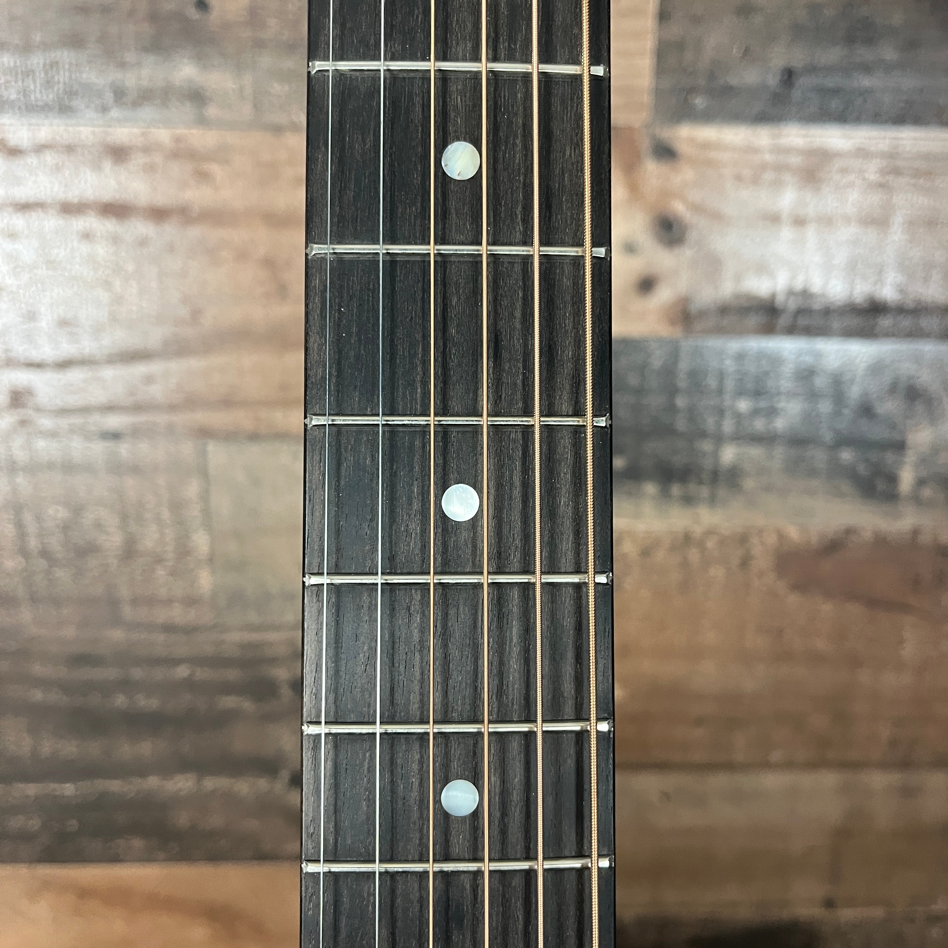 Eastman Guitars E1DL, Left Handed Dreadnought Acoustic Guitar, Natural, Gig Bag, 055