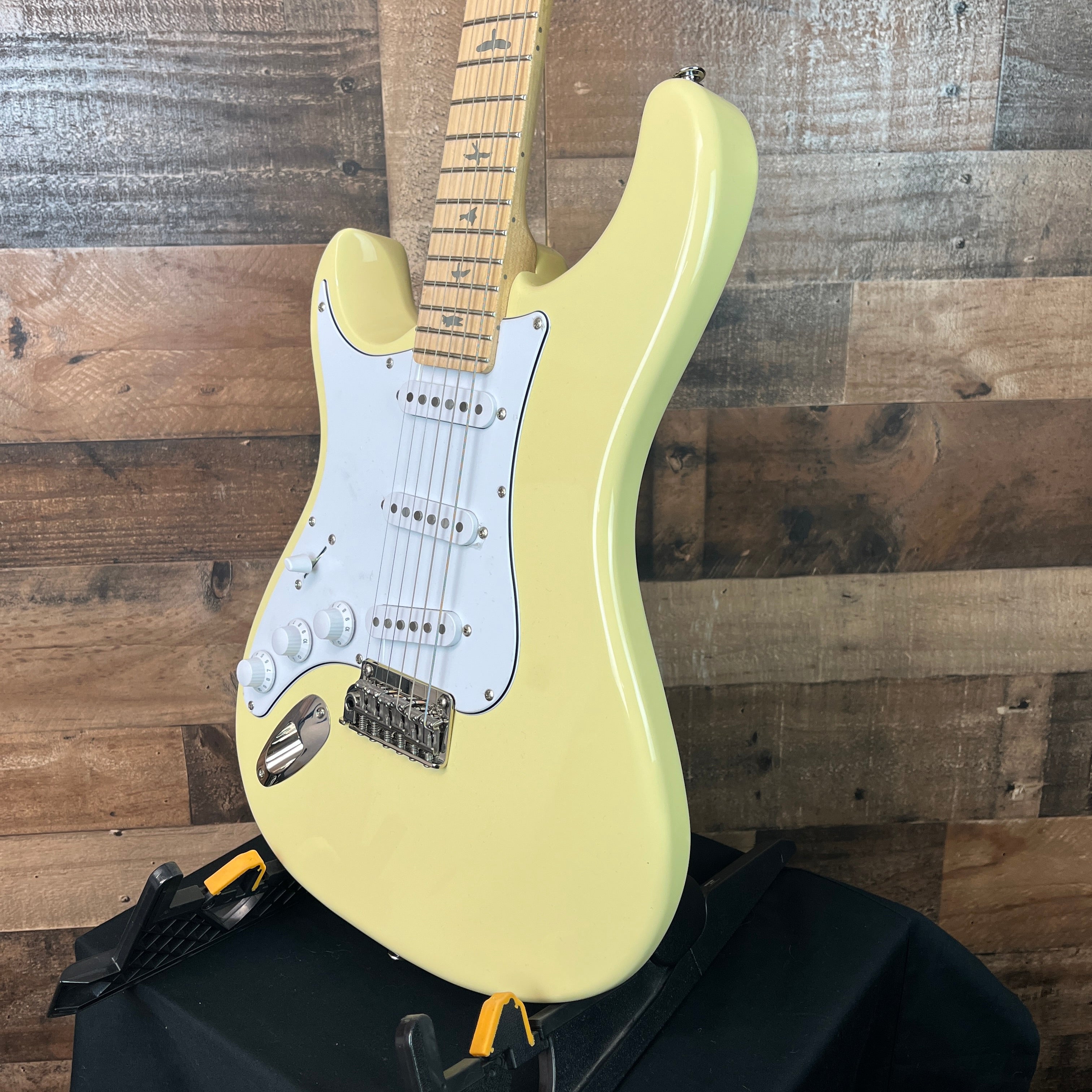 PRS SE Silver Sky, Left Handed, Moon White, Maple Fingerboard, Gig Bag, 392