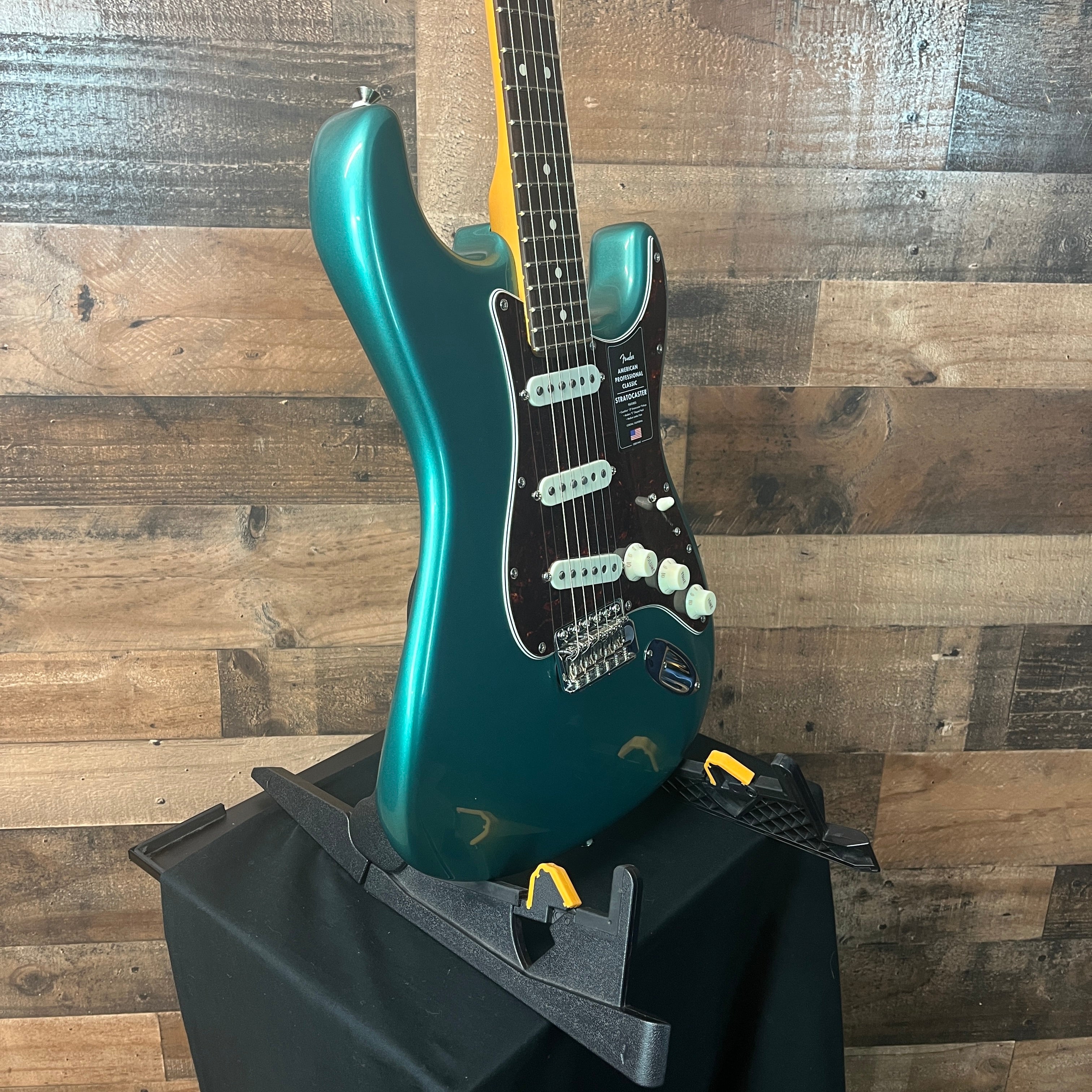 Fender American Professional Classic Stratocaster, Sherwood Forest Green Metallic, Gig Bag, 466