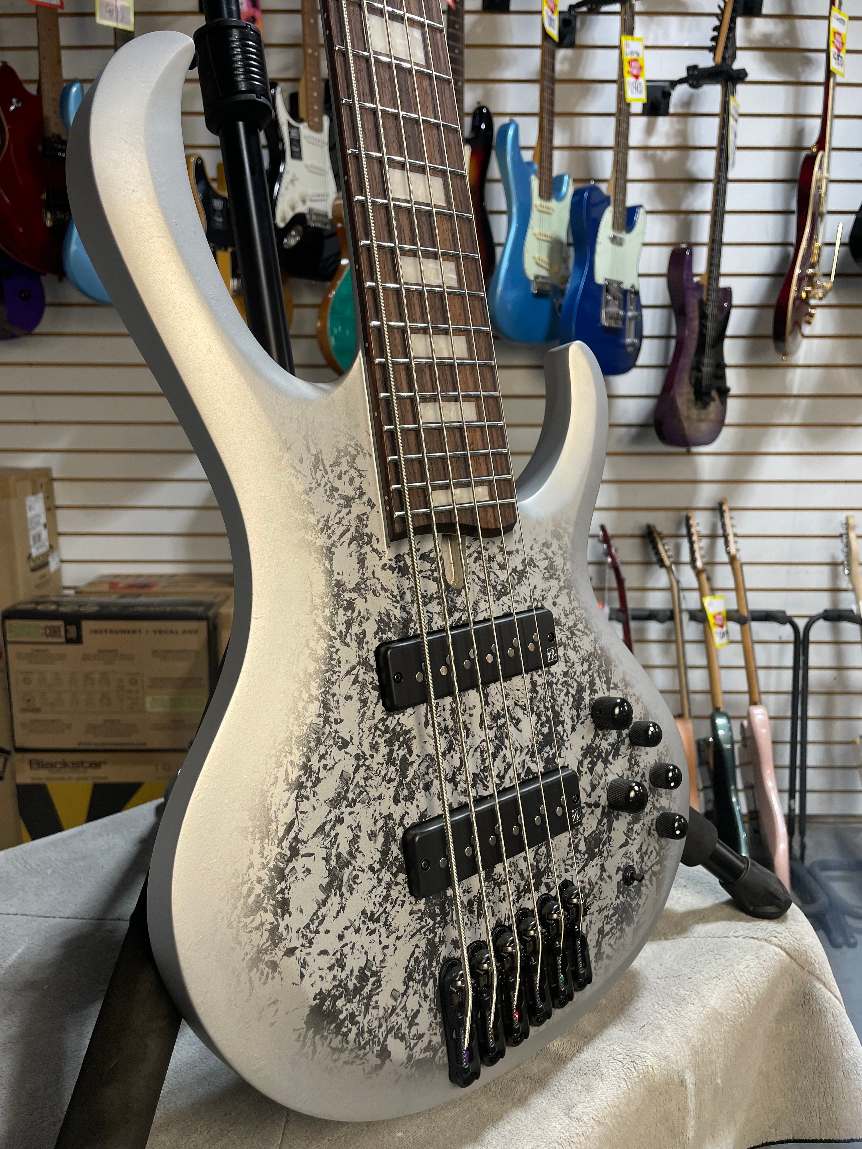 Ibanez 25th-Anniversary BTB Silver Blizzard Matte