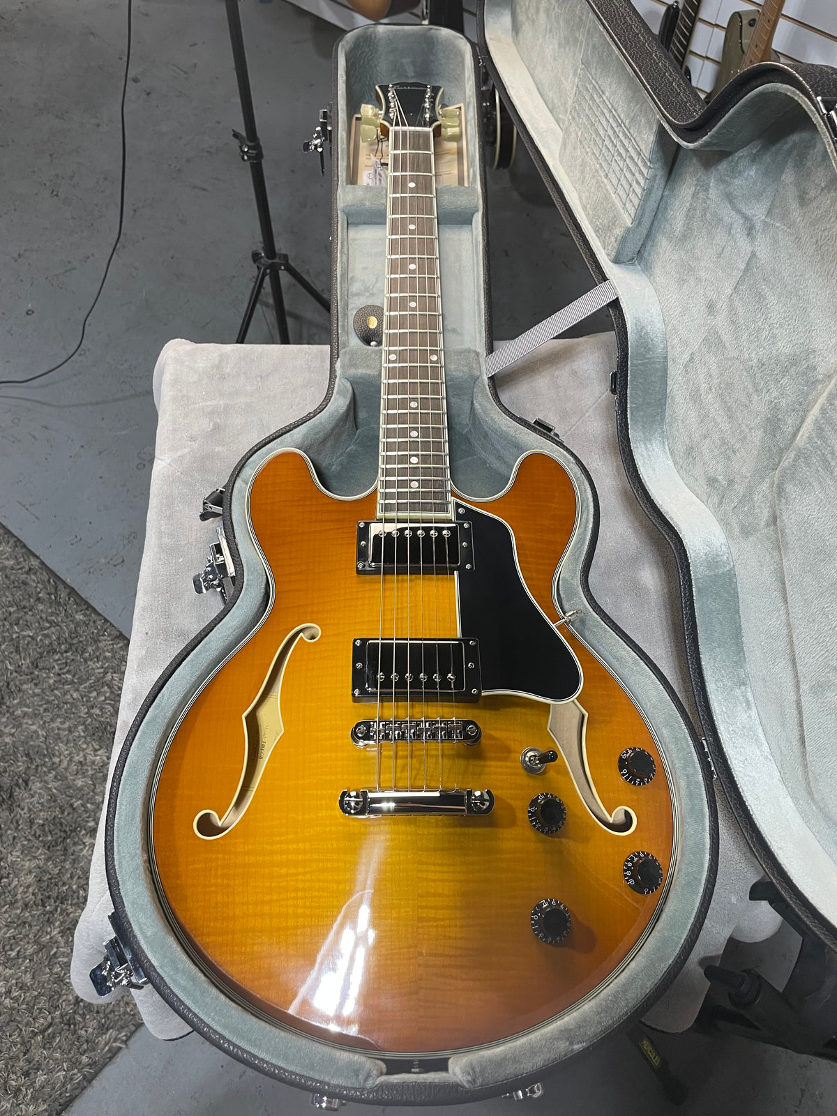 Eastman T484 Thinline Semi-Hollowbody Goldburst