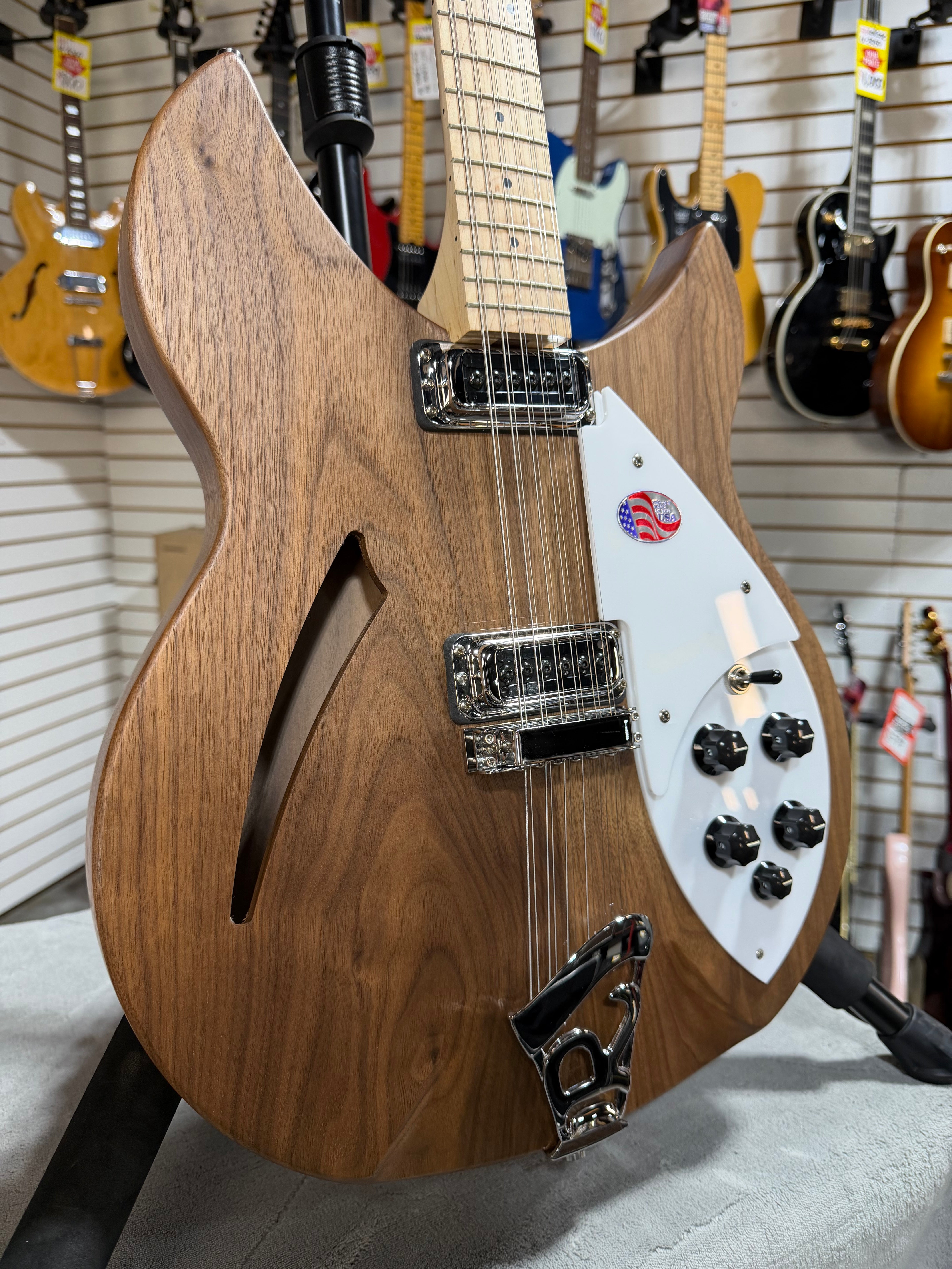 Rickenbacker 330/12W Walnut