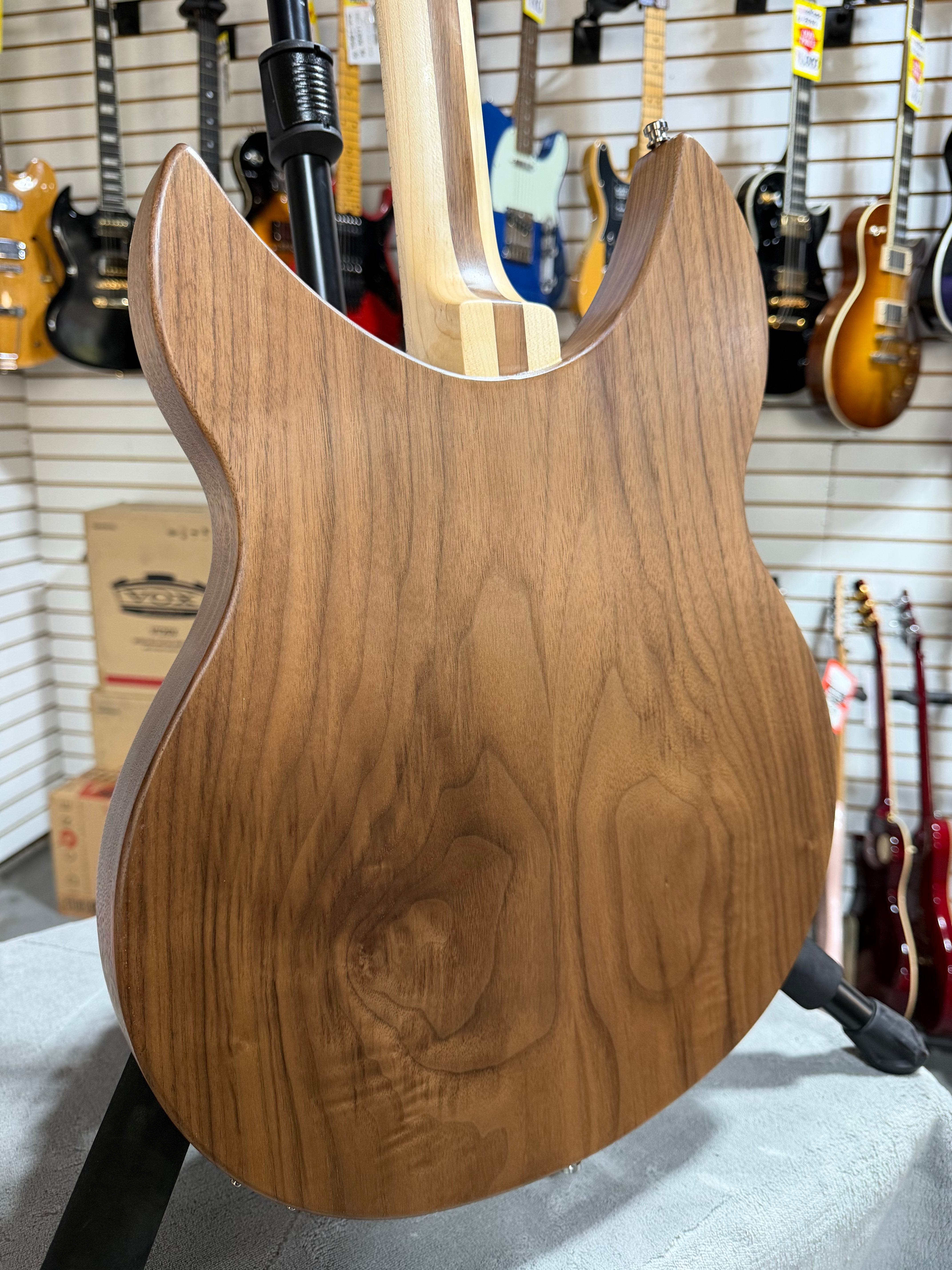 Rickenbacker 330/12W Walnut