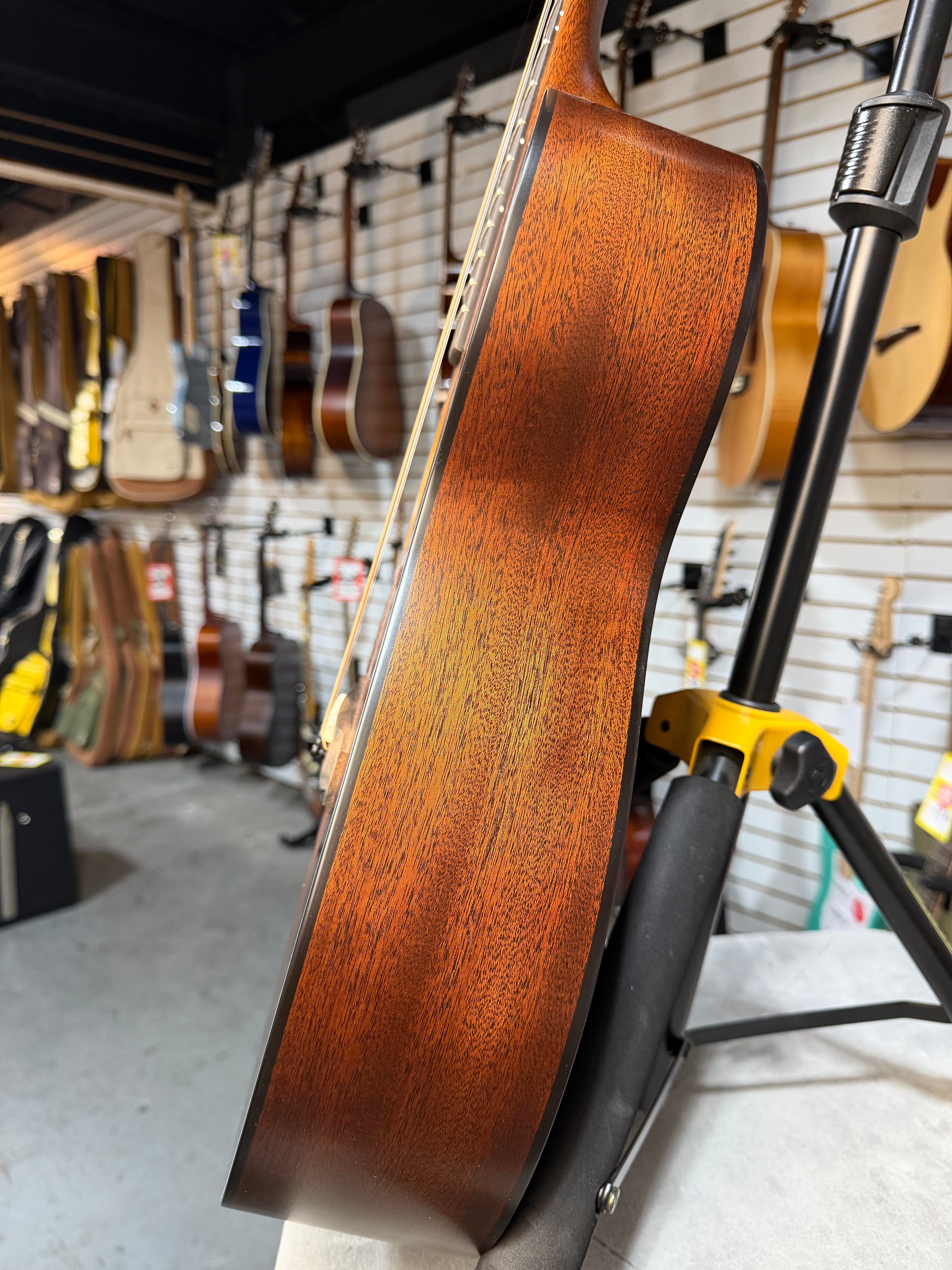 Martin 0010E Retro Joe Bonamassa Left Handed Sunburst