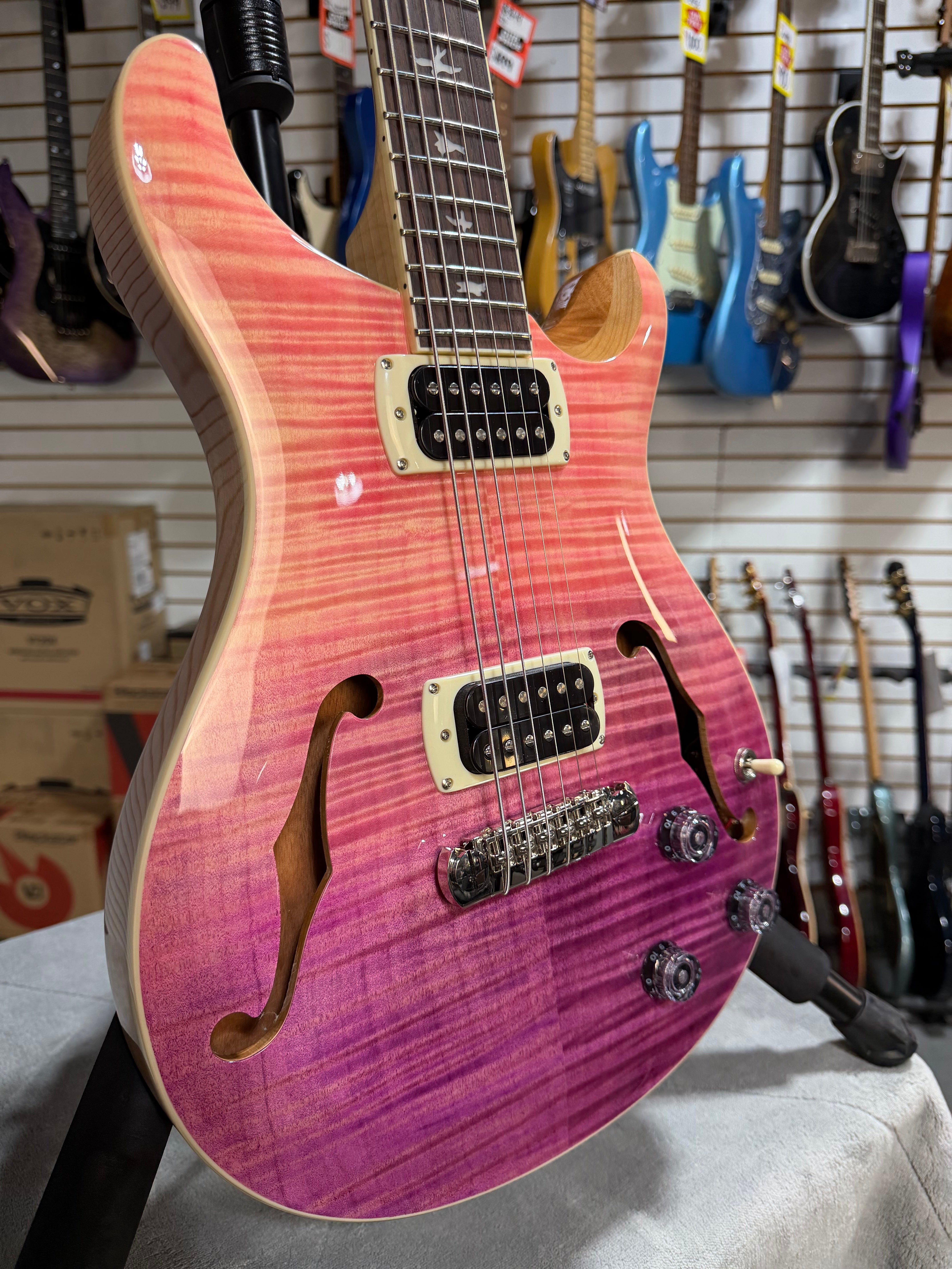 PRS SE Ed Sheeran Signature Hollowbody I Piezo Baritone Pink Ombre
