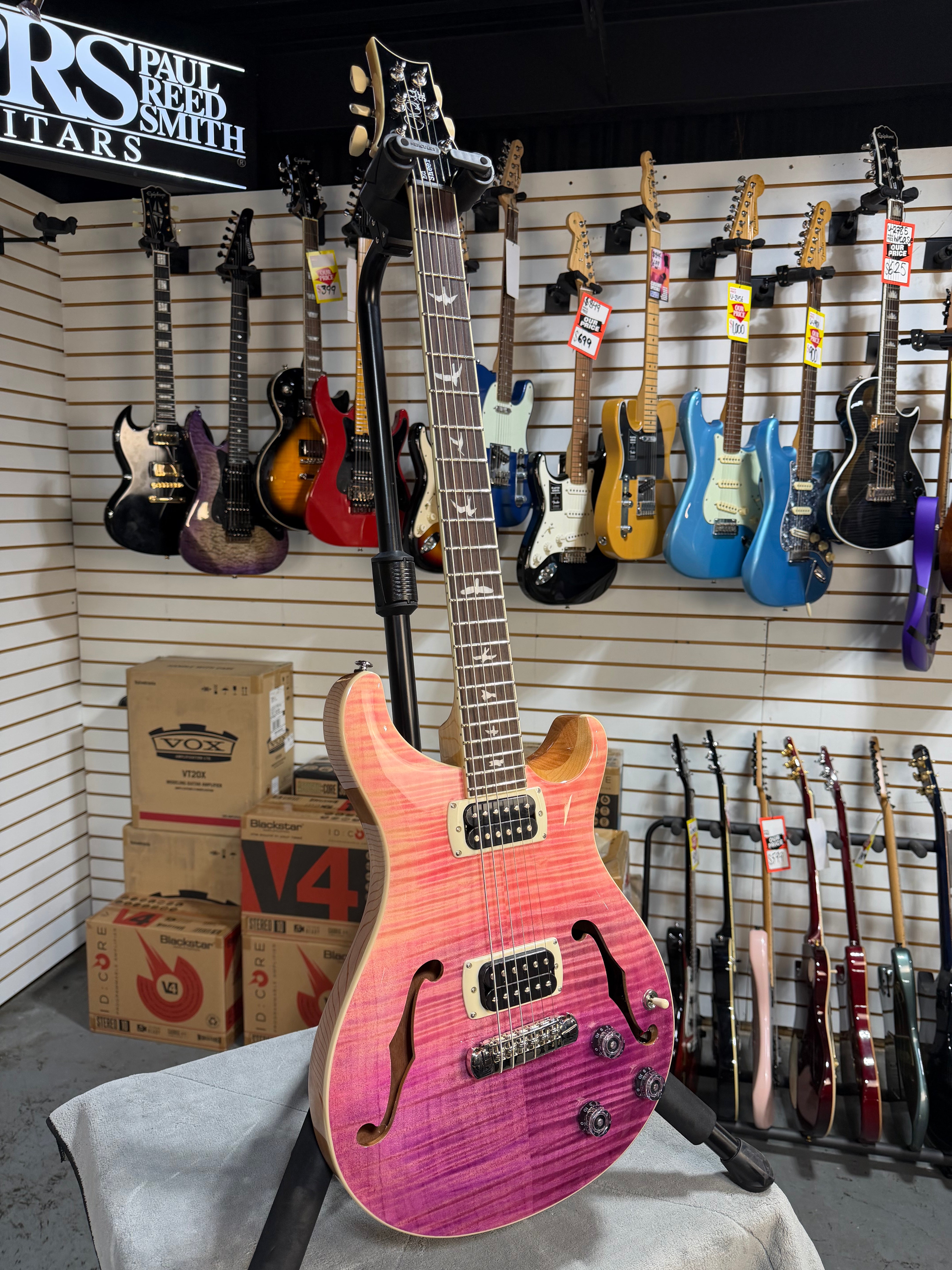 PRS SE Ed Sheeran Signature Hollowbody I Piezo Baritone Pink Ombre