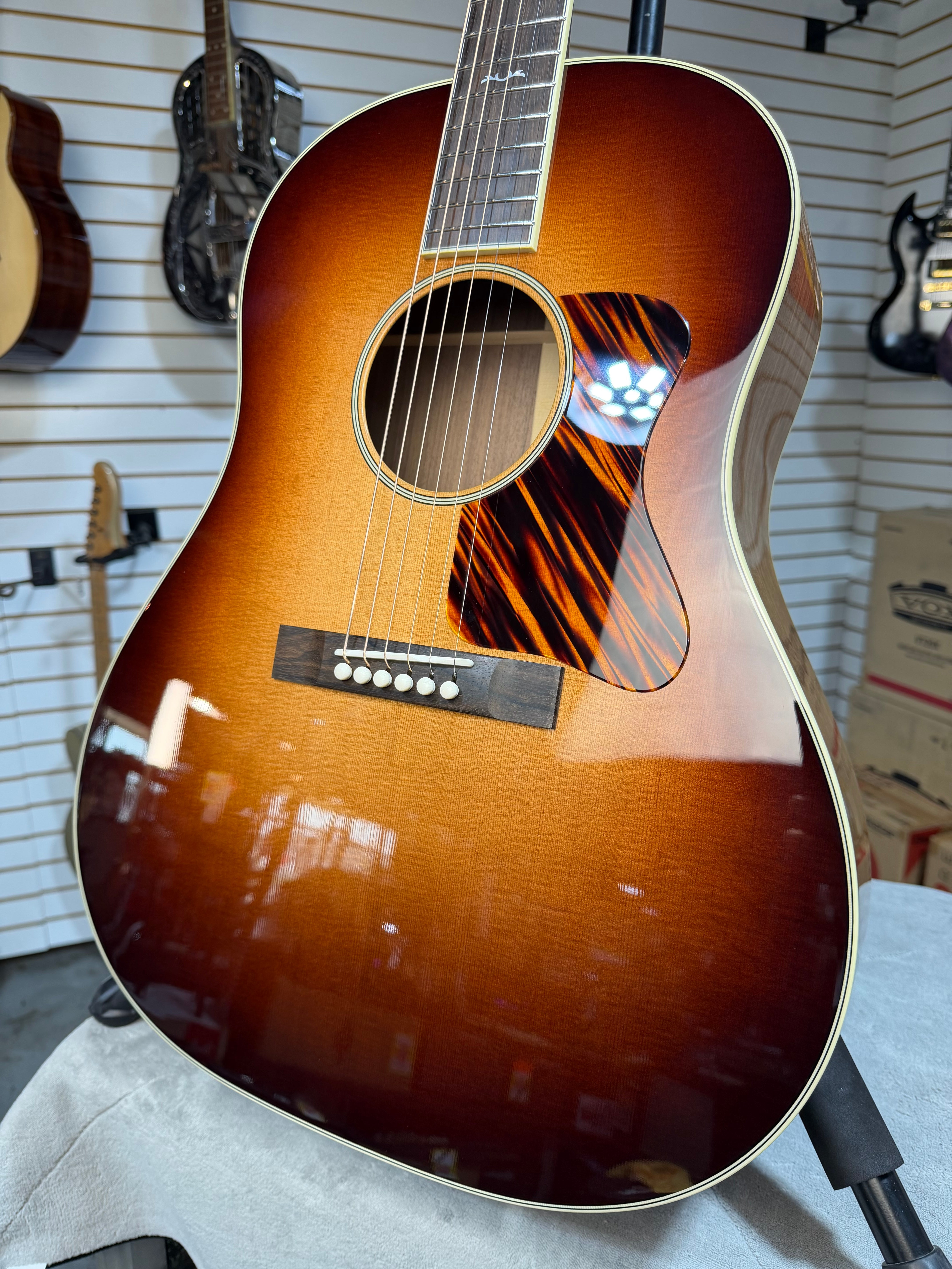 Bourgeois Luke Bryan Signature Touchstone Series Slope Shoulder Dreadnought Sunburst