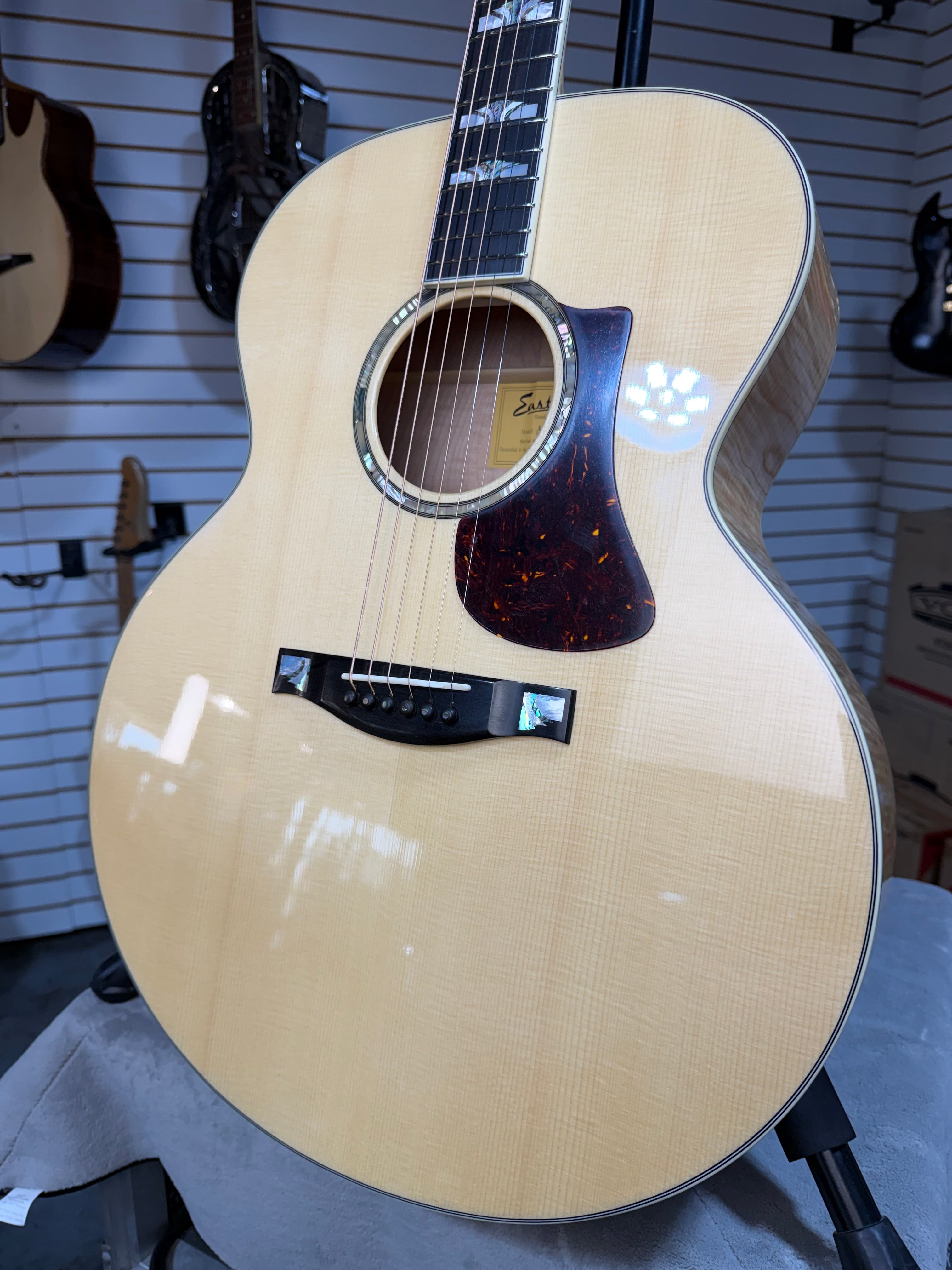 Eastman AC630 Jumbo Blonde