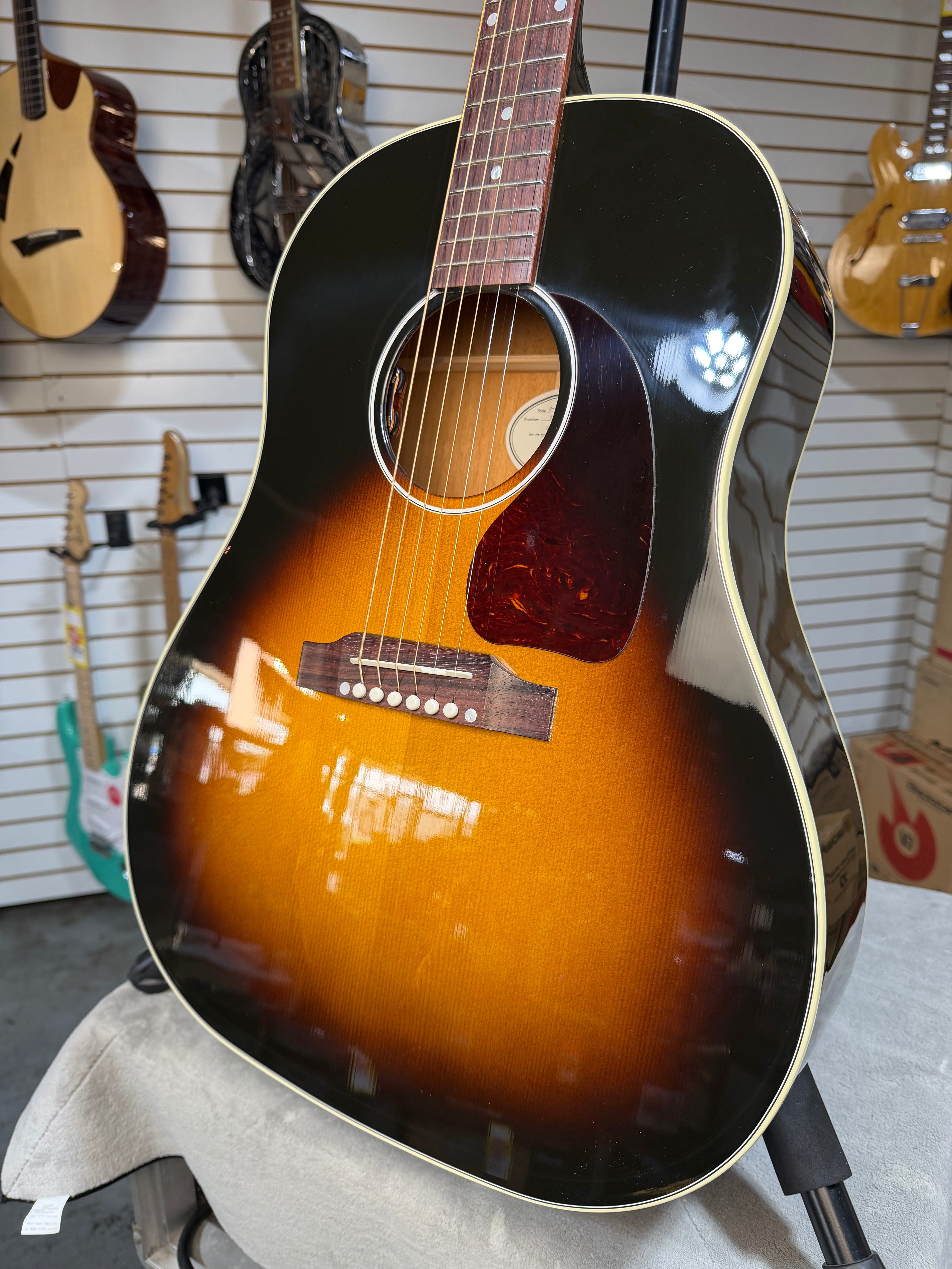 Gibson J-45 Standard Vintage Sunburst