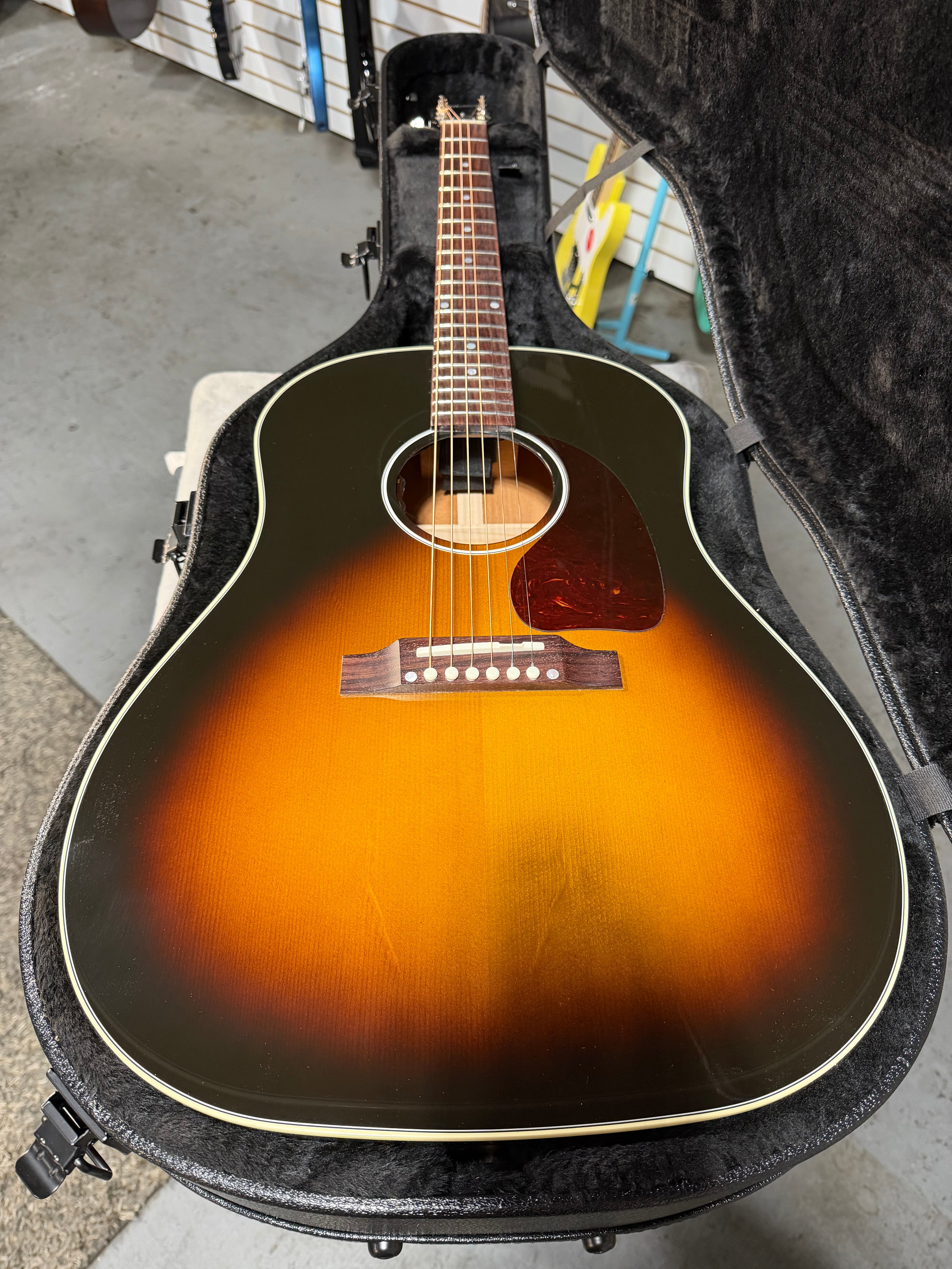 Gibson J-45 Standard Vintage Sunburst