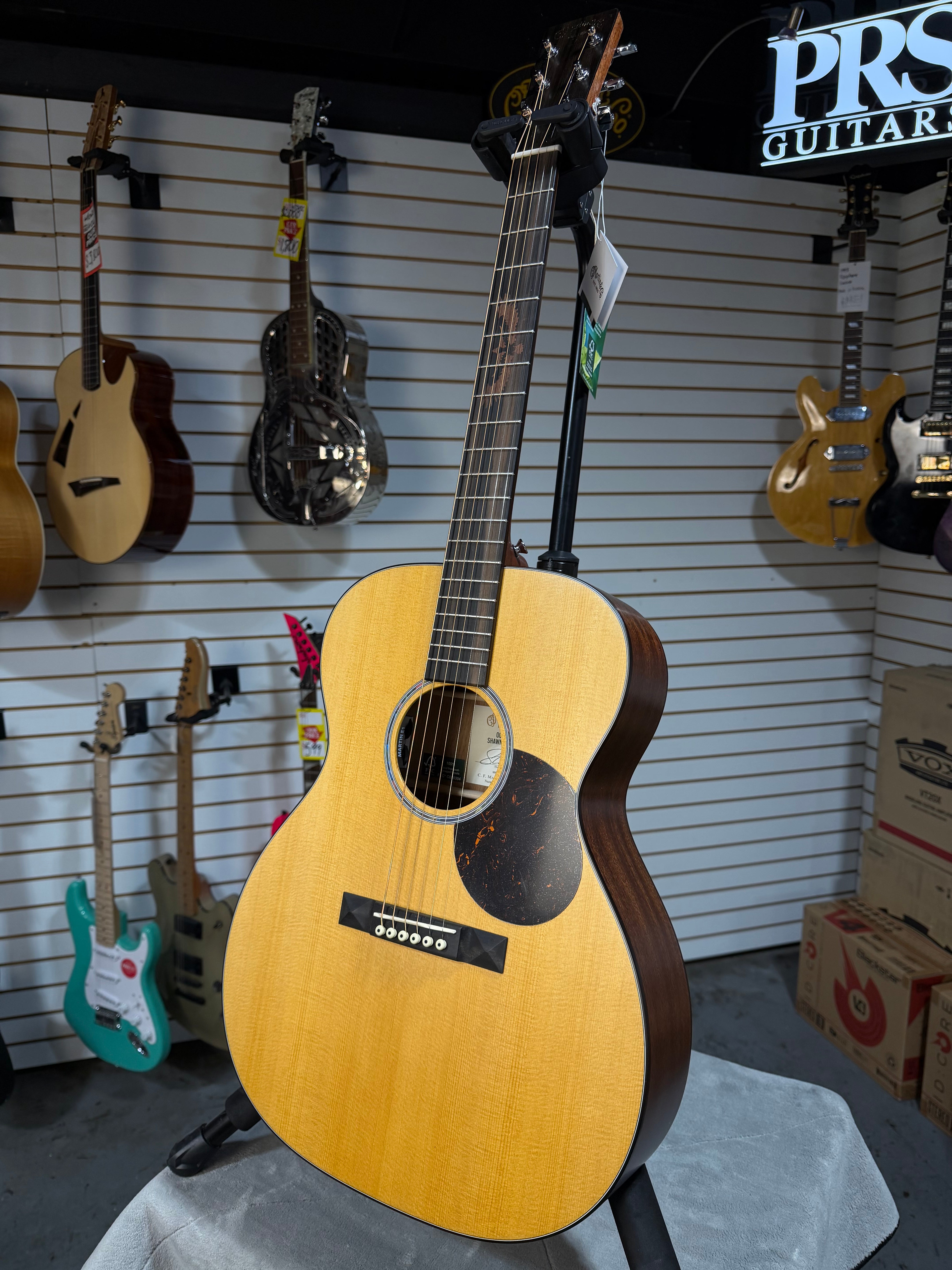 Martin 000-10E Shawn Mendes Natural