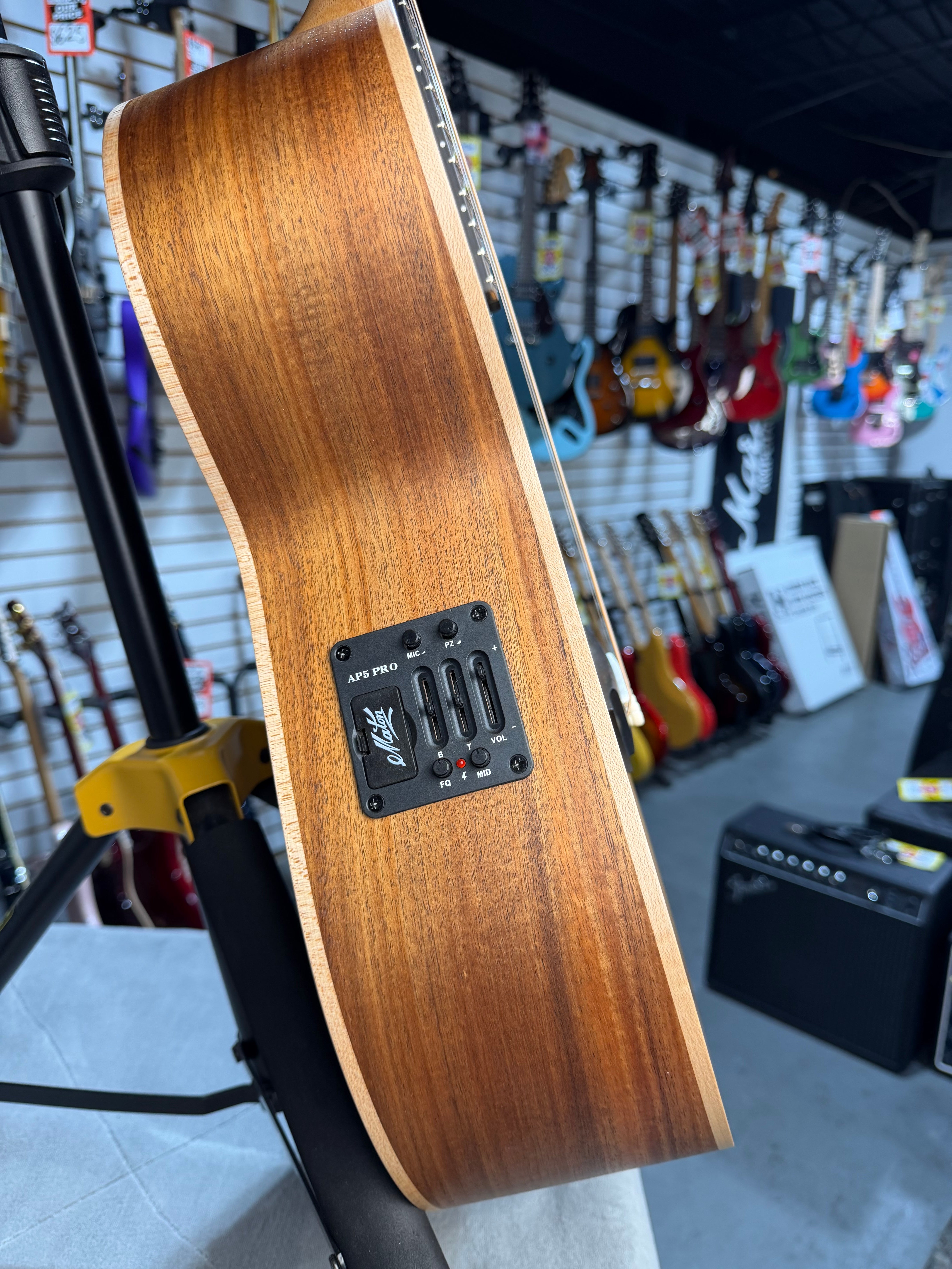 Maton EBG808 Artist Natural