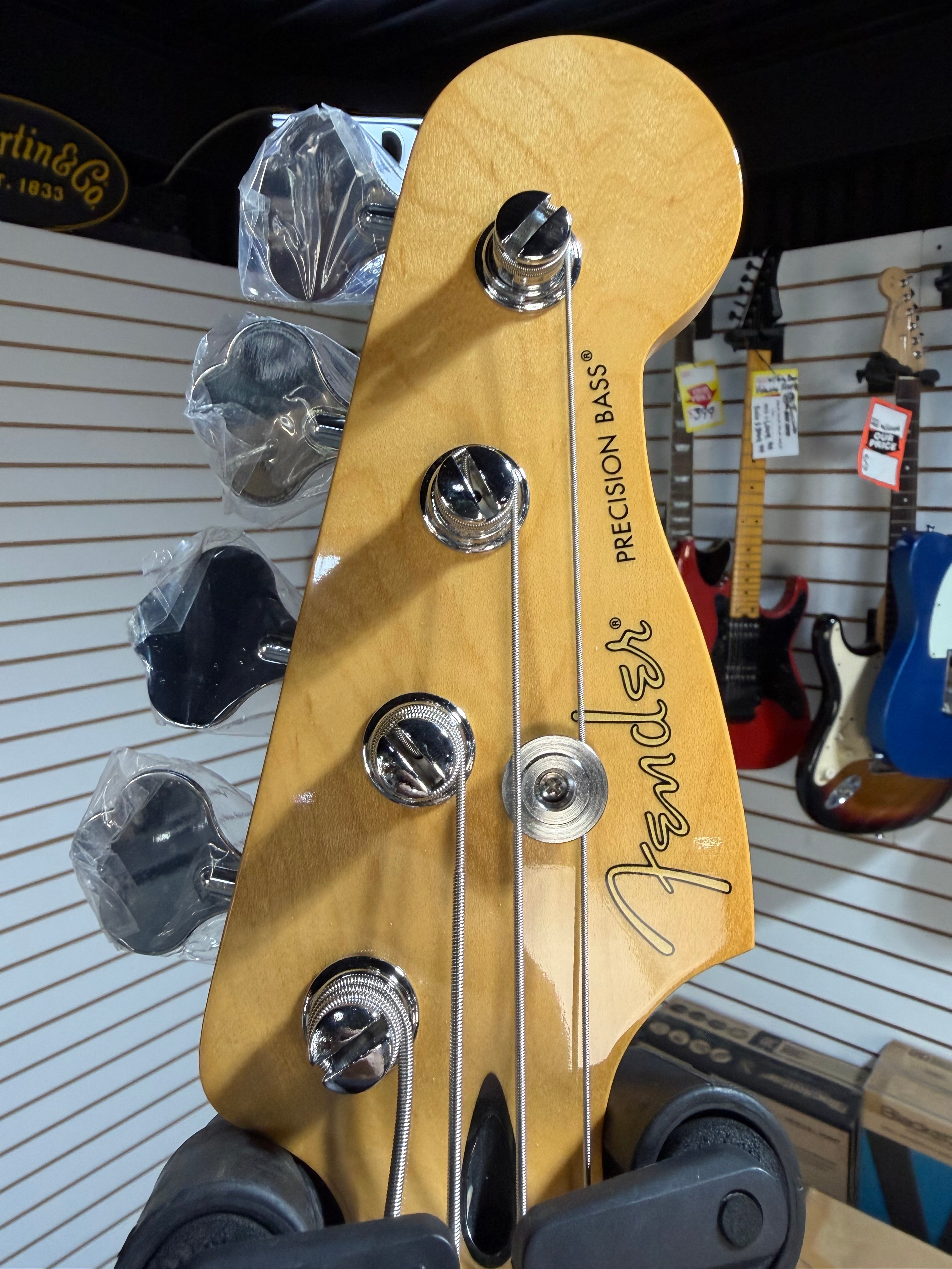 Fender 75th Anniversary Player II Precision Bass Candy Apple Red