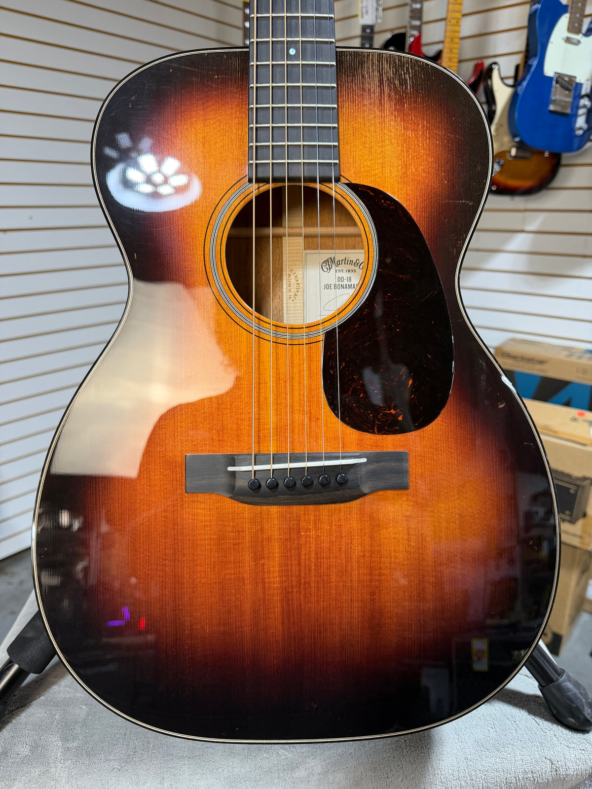 Martin 00-18 Joe Bonamassa Sunburst