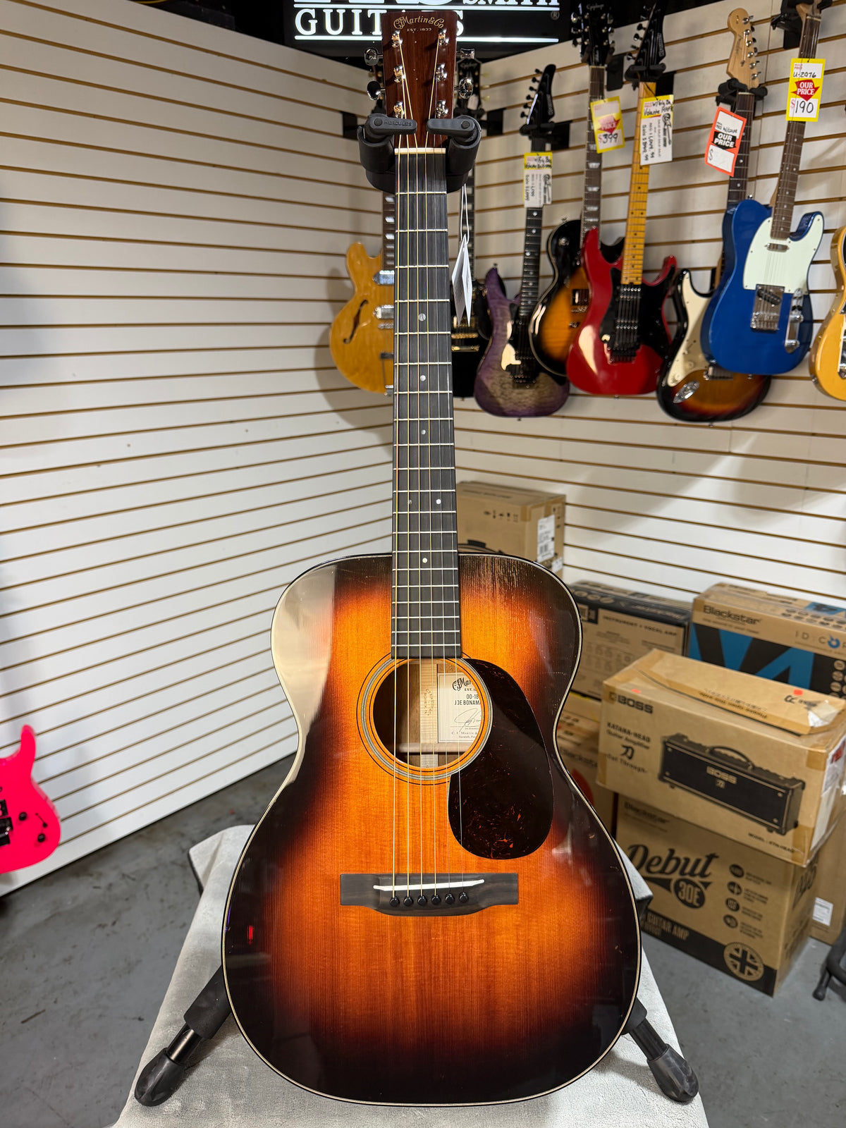Martin 00-18 Joe Bonamassa Sunburst